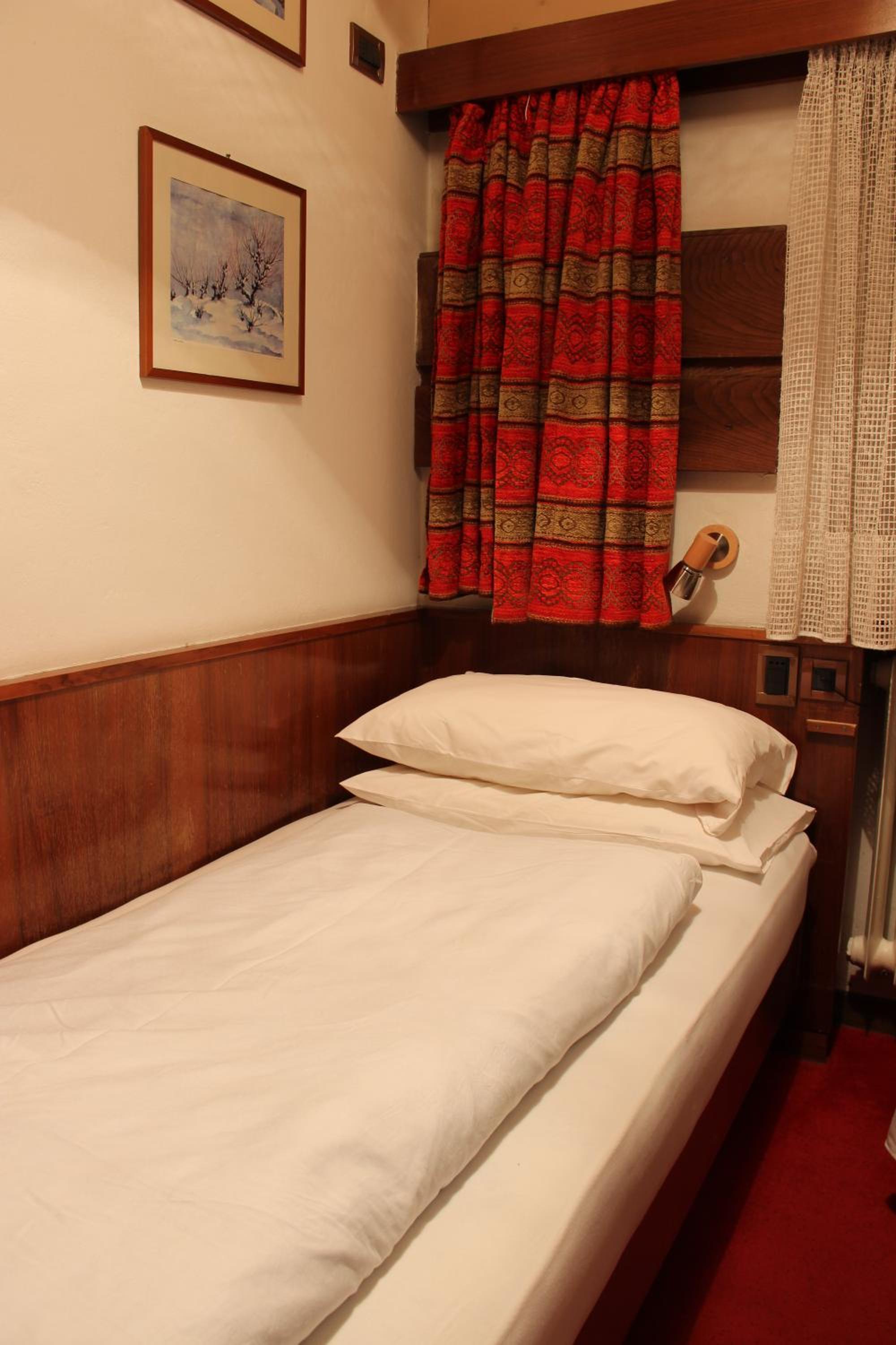 Budget Single Room photo 2