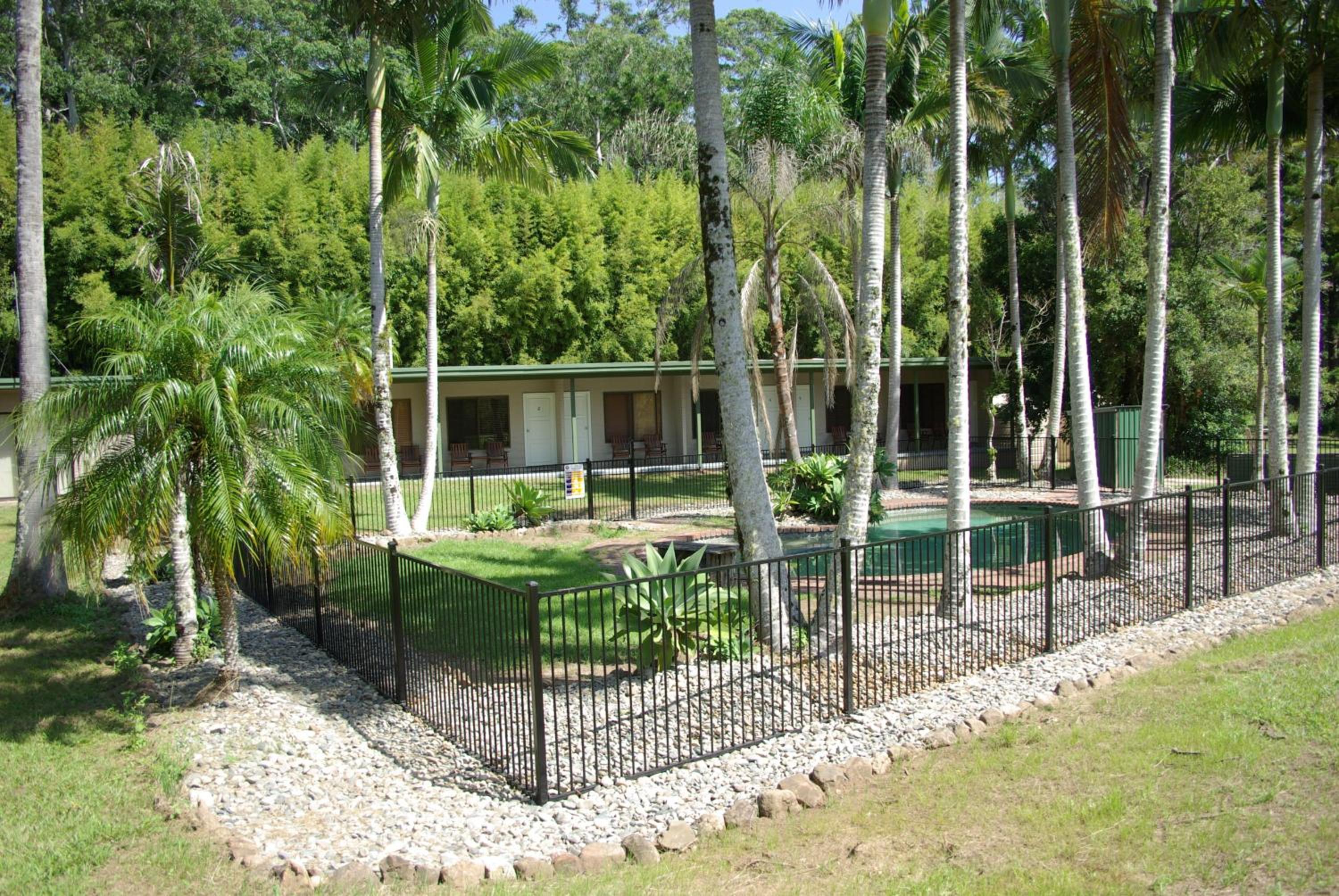 Queen Room with Pool View - Photo 17