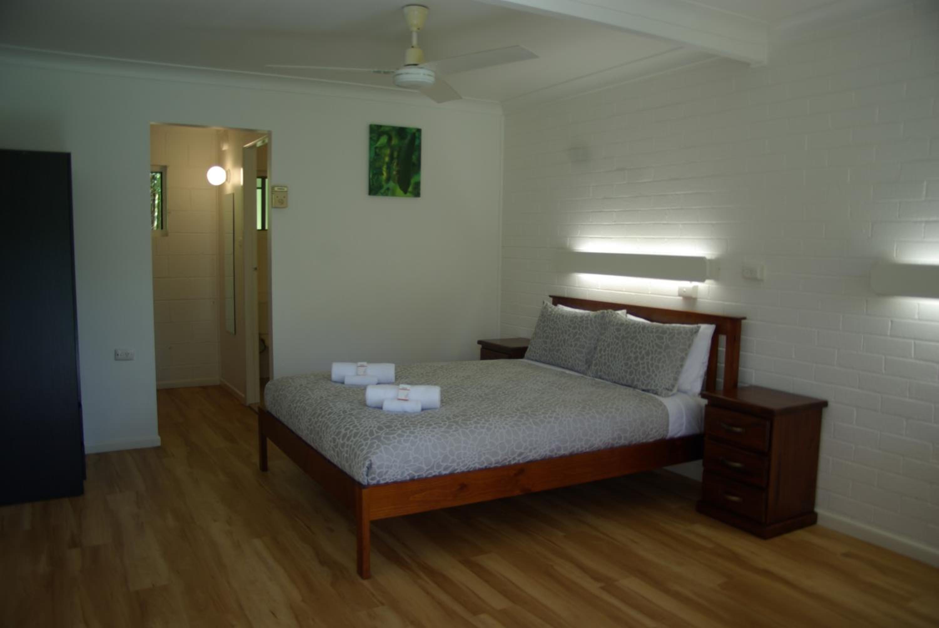 Queen Room with Pool View - Photo 1