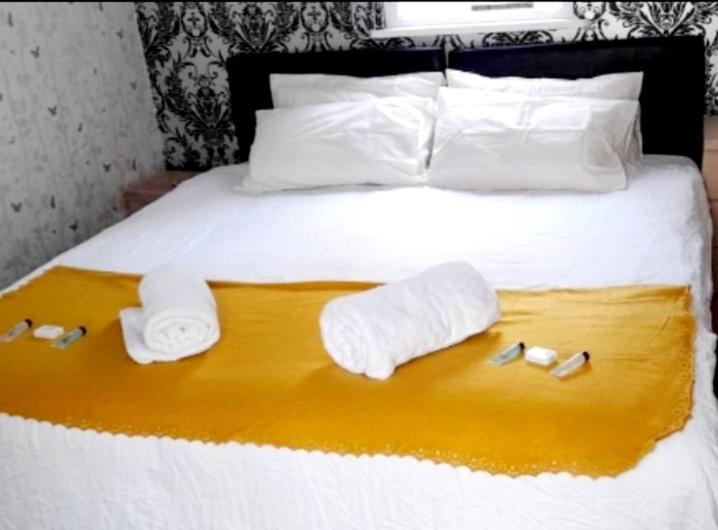 Twin Room - Photo 1