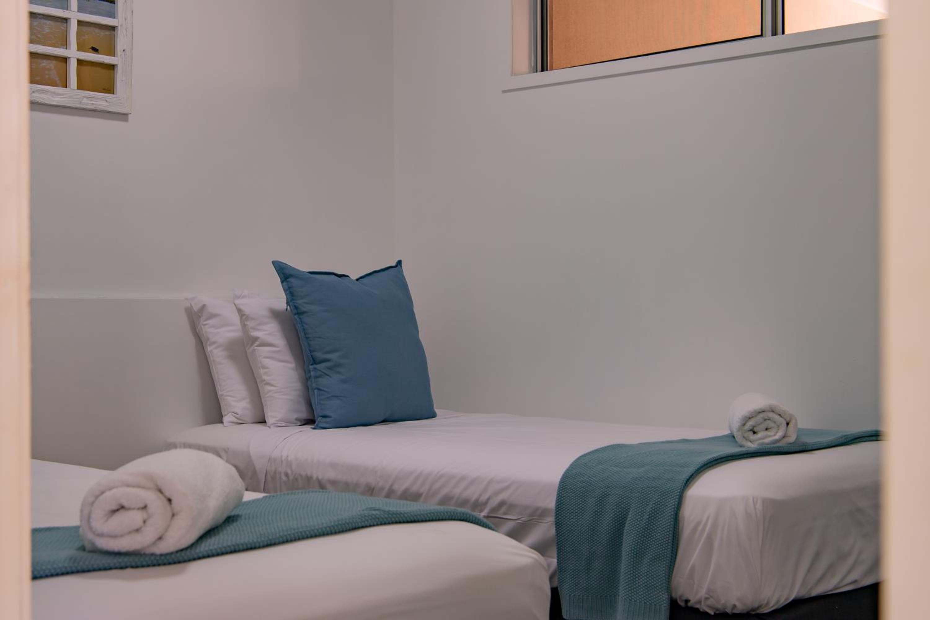 Beautiful Two Bedroom Unit - Ocean Views - Unit 18 photo 3