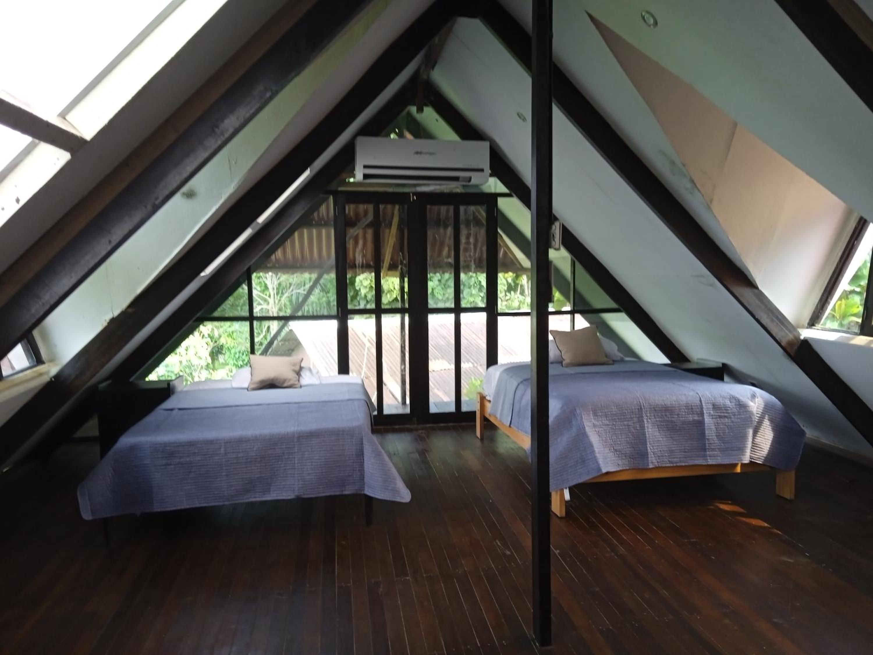 Bed in 6-Bed Mixed Dormitory Room photo 3