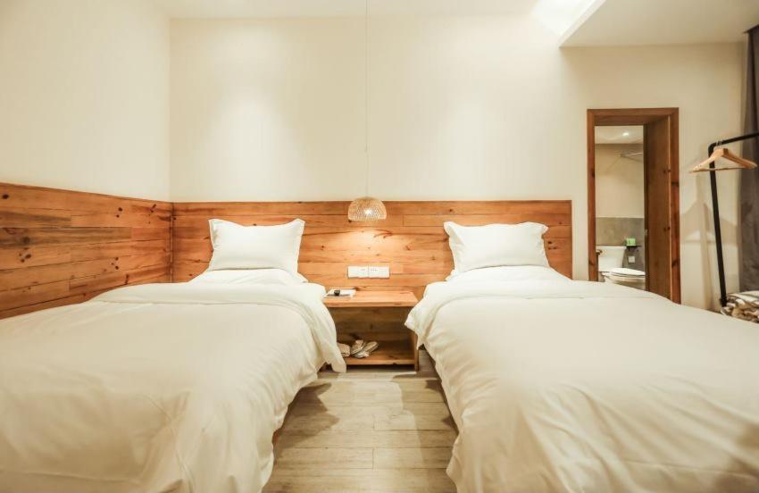 Twin Room with Mountain View