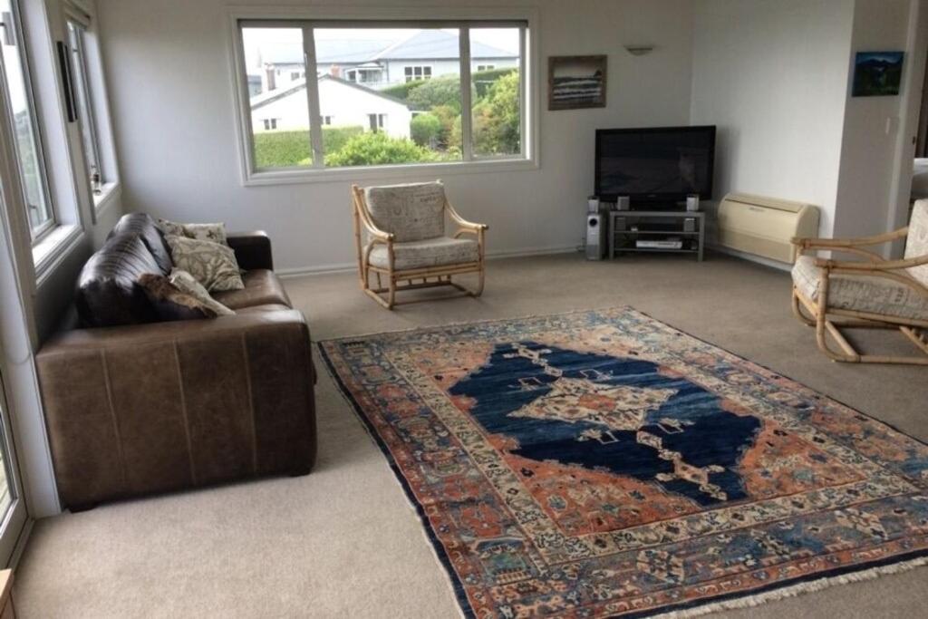 Three-Bedroom House photo 3