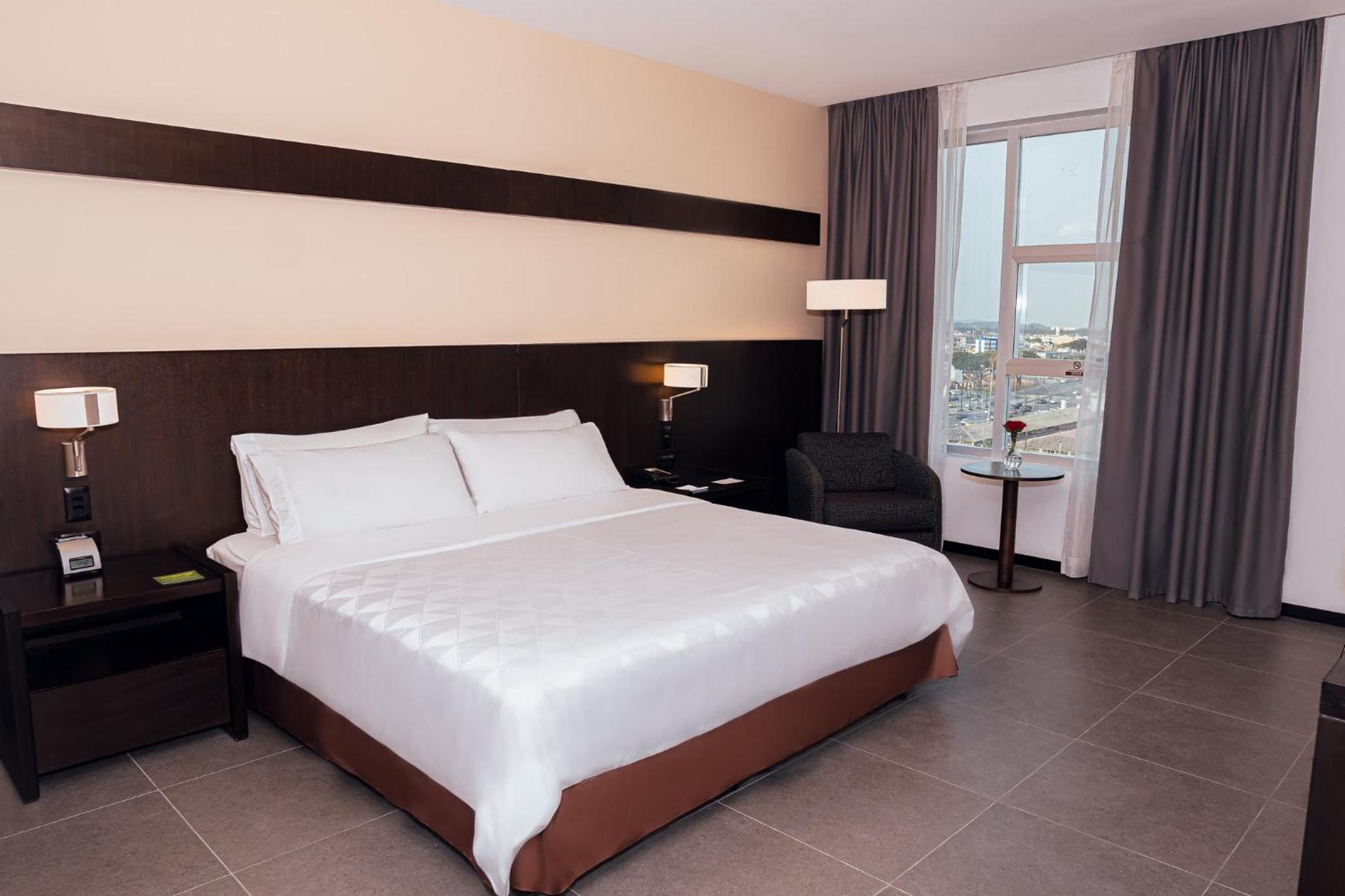 Club Queen Room With Lounge Access