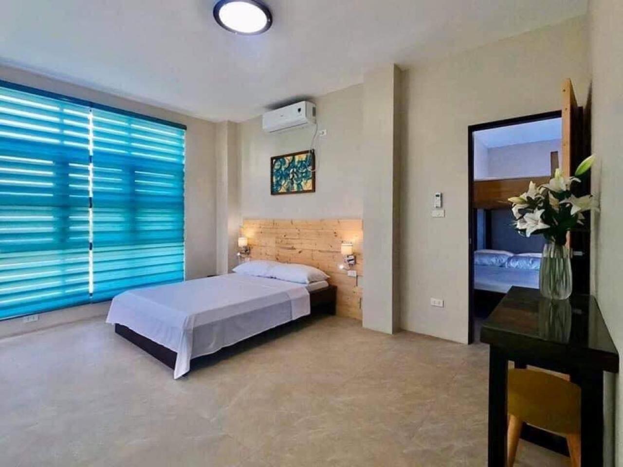 Deluxe Family Room - Photo 1