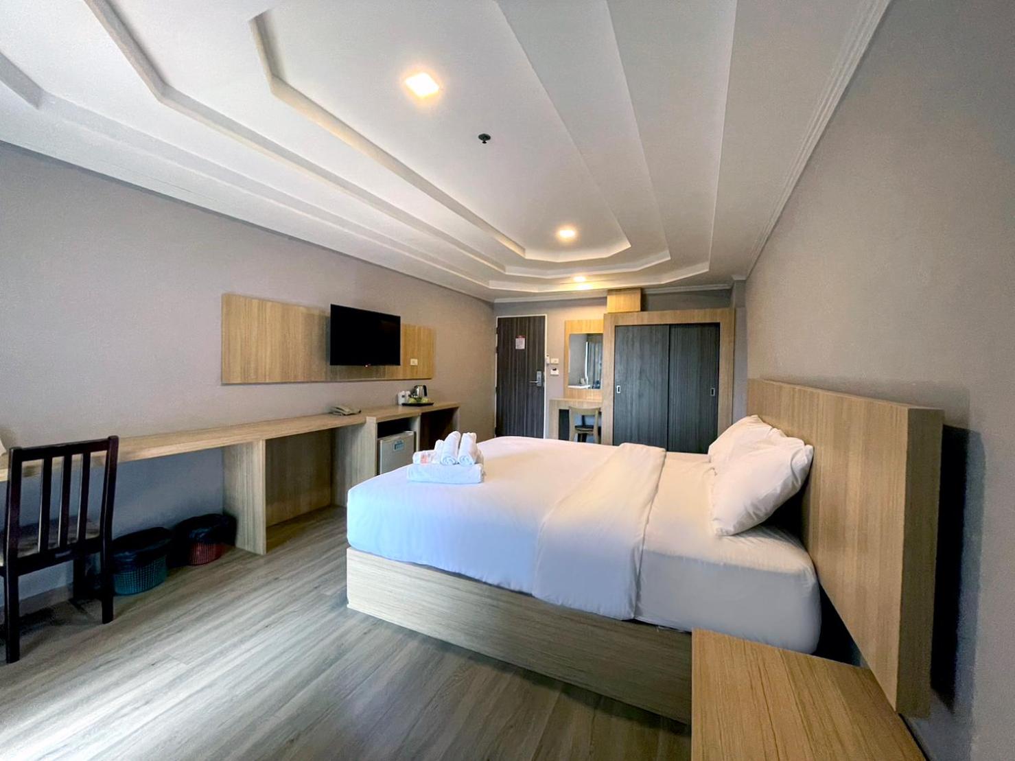 Deluxe Double Room (2 Adults + 1 Child) photo 3