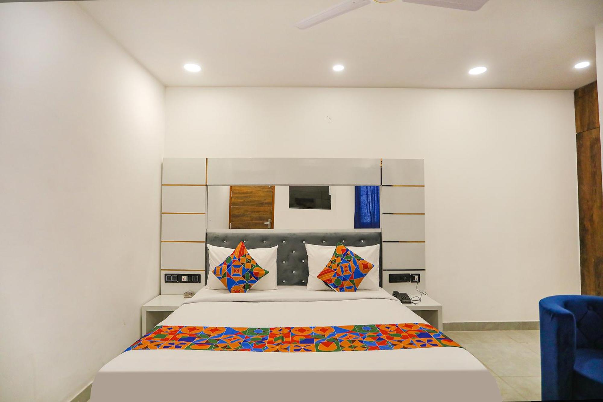 Deluxe Room - Photo 2
