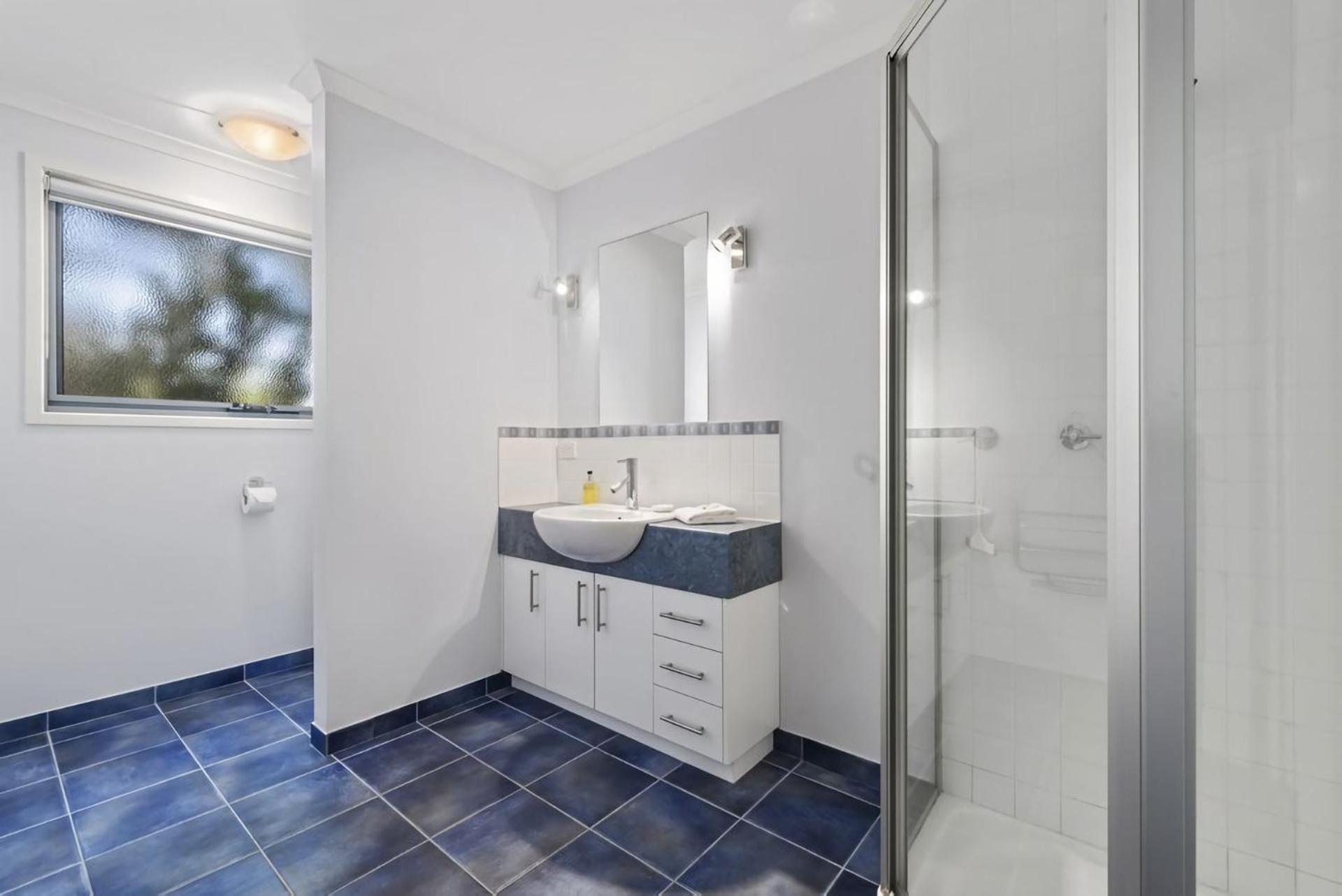 Three-Bedroom House photo 3