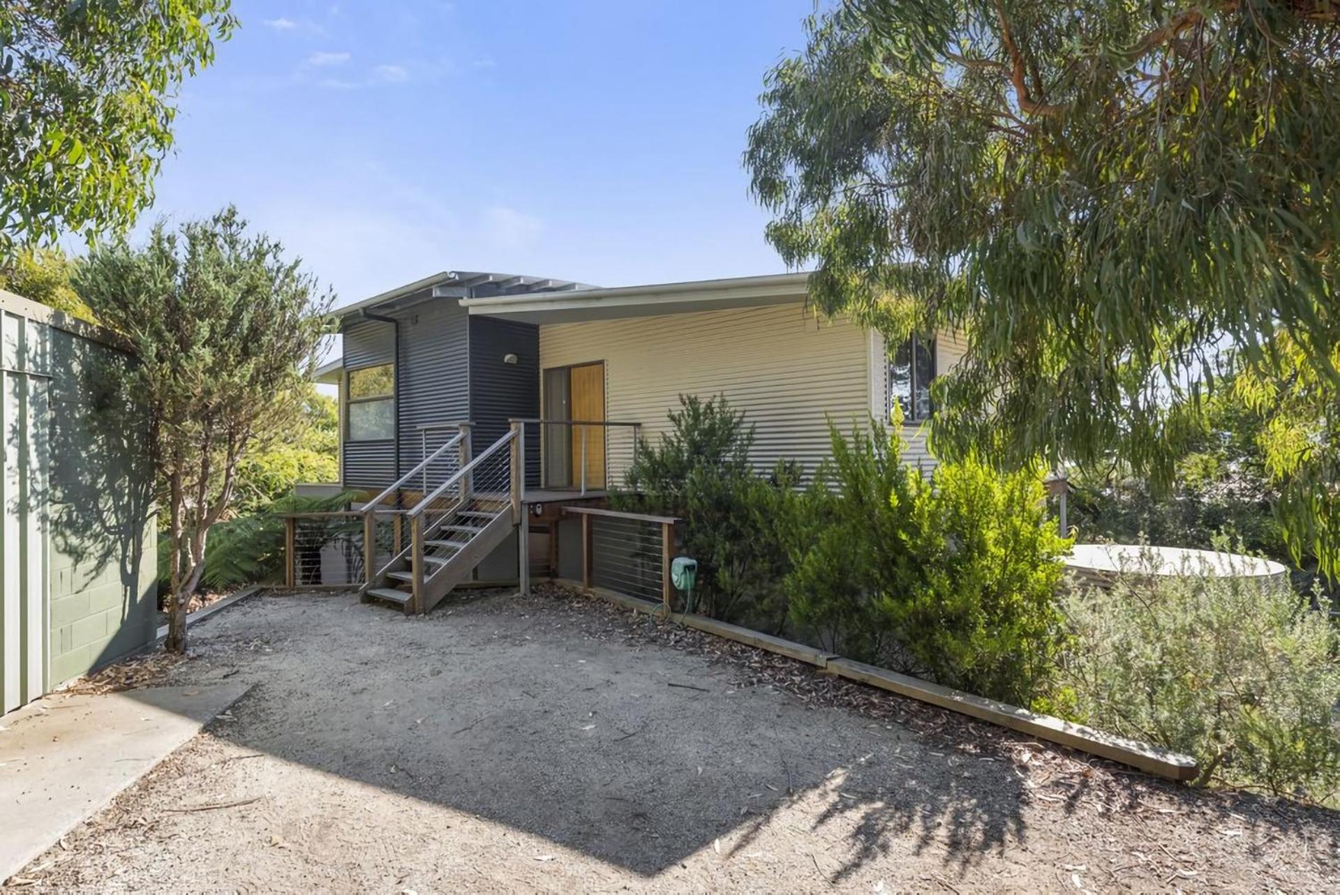 Three-Bedroom House photo 3