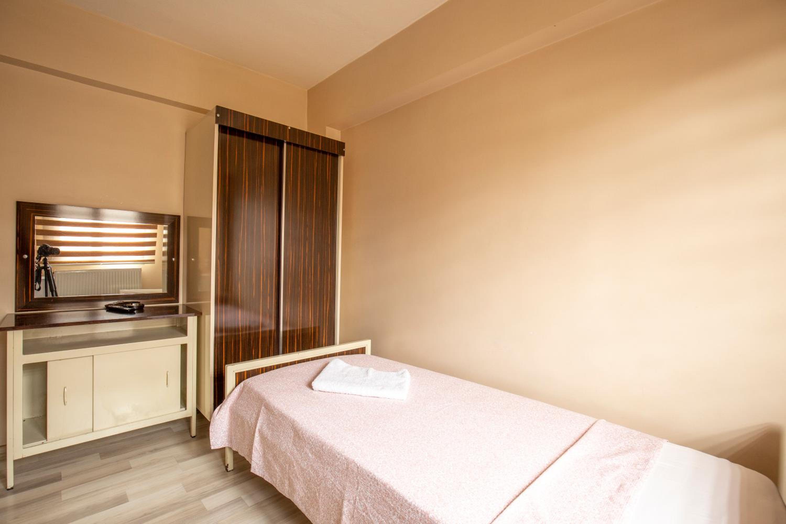 Single Room with Private Bathroom photo 2