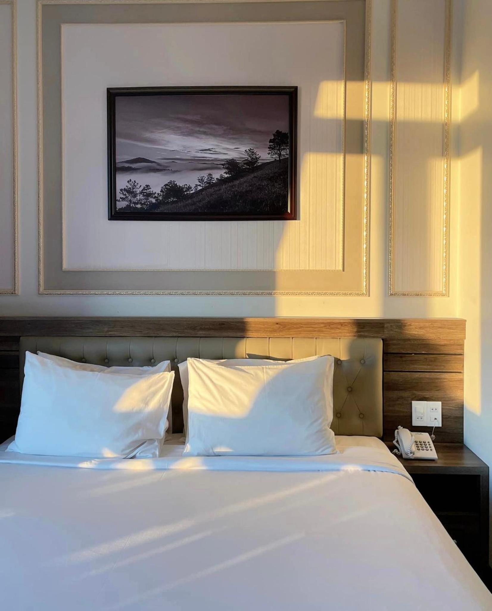 Deluxe Double Room with City View - Photo 14