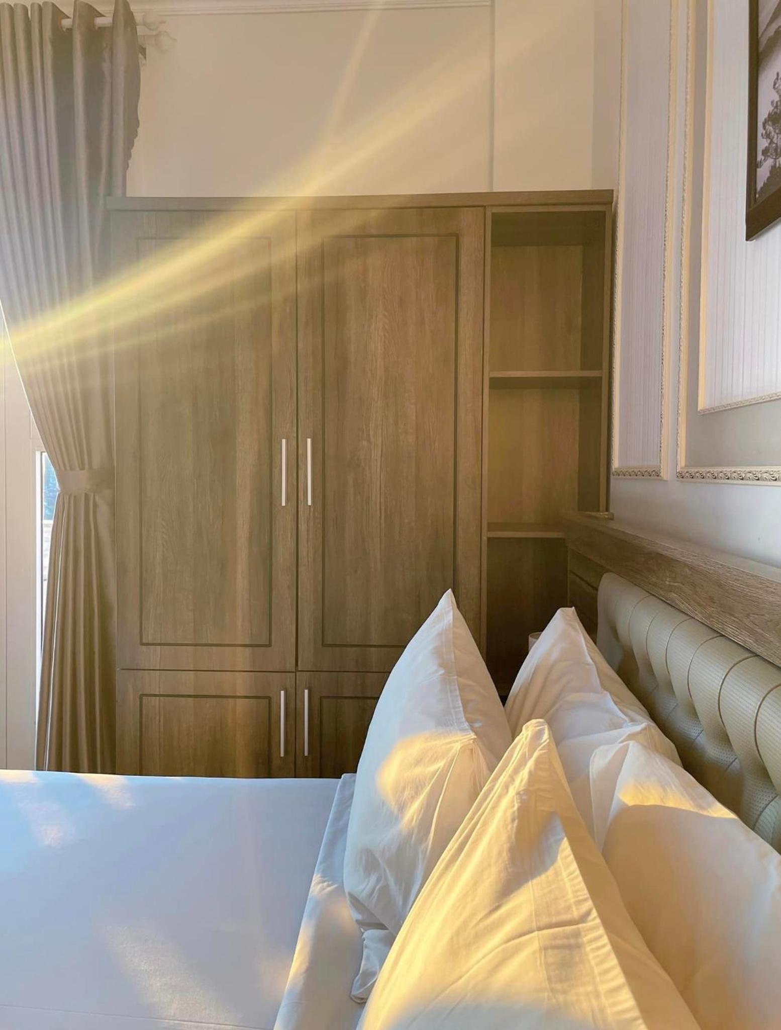 Deluxe Double Room with City View - Photo 12