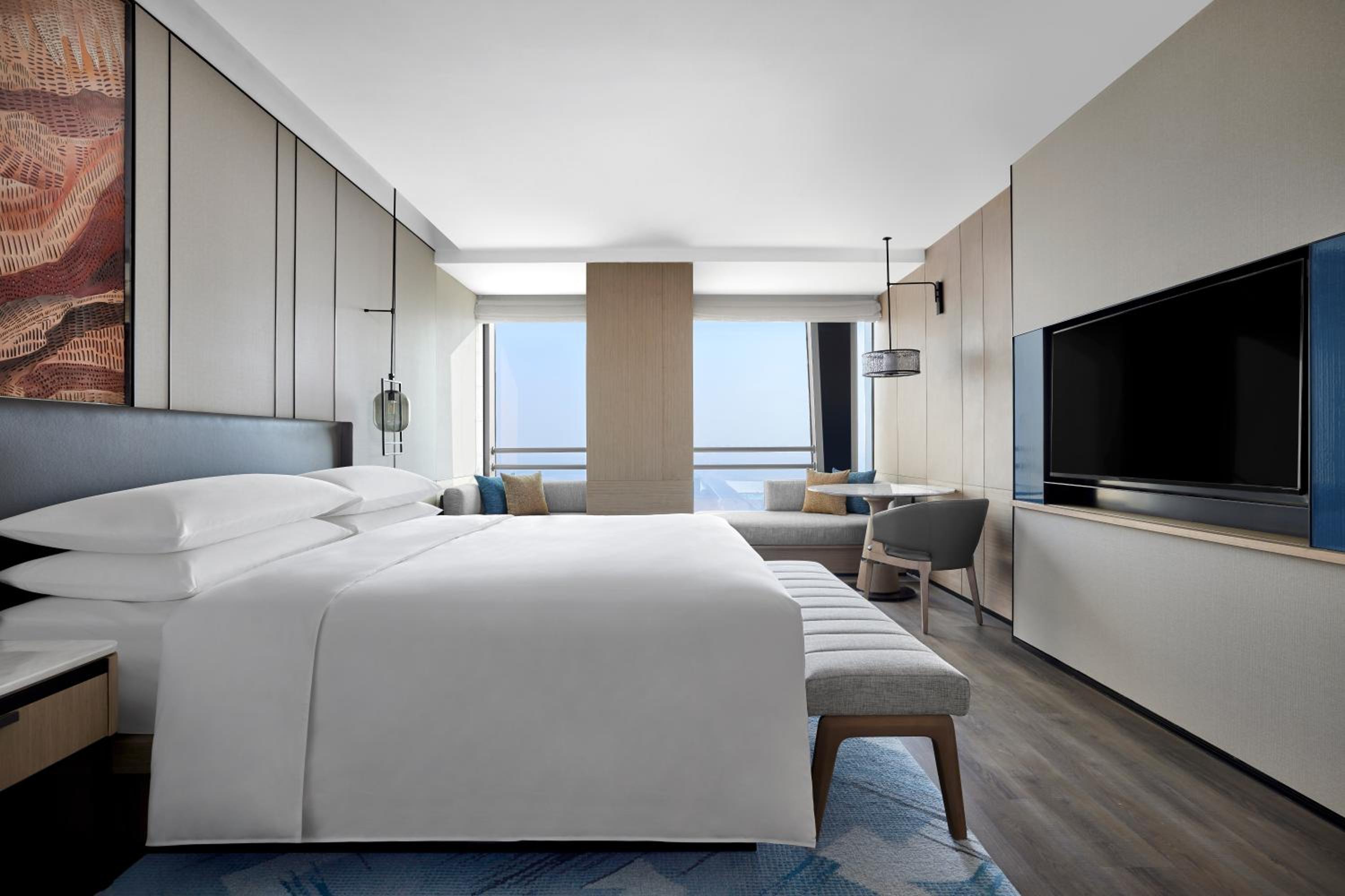 Executive King Suite with City View - Club Lounge Access