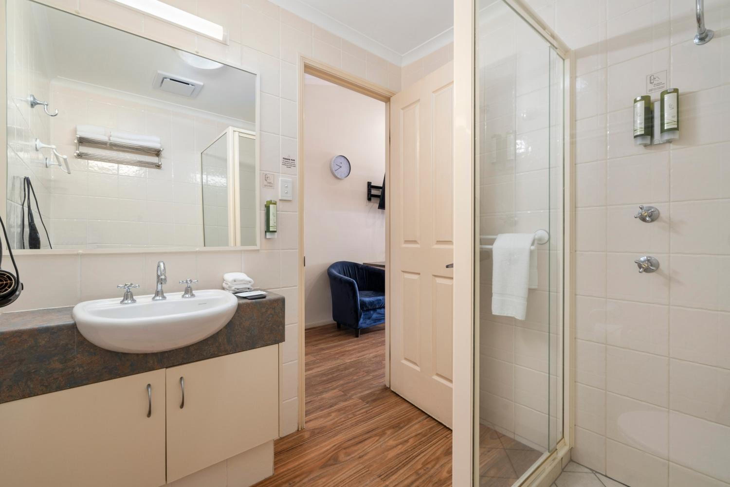 Superior Triple Room photo 2