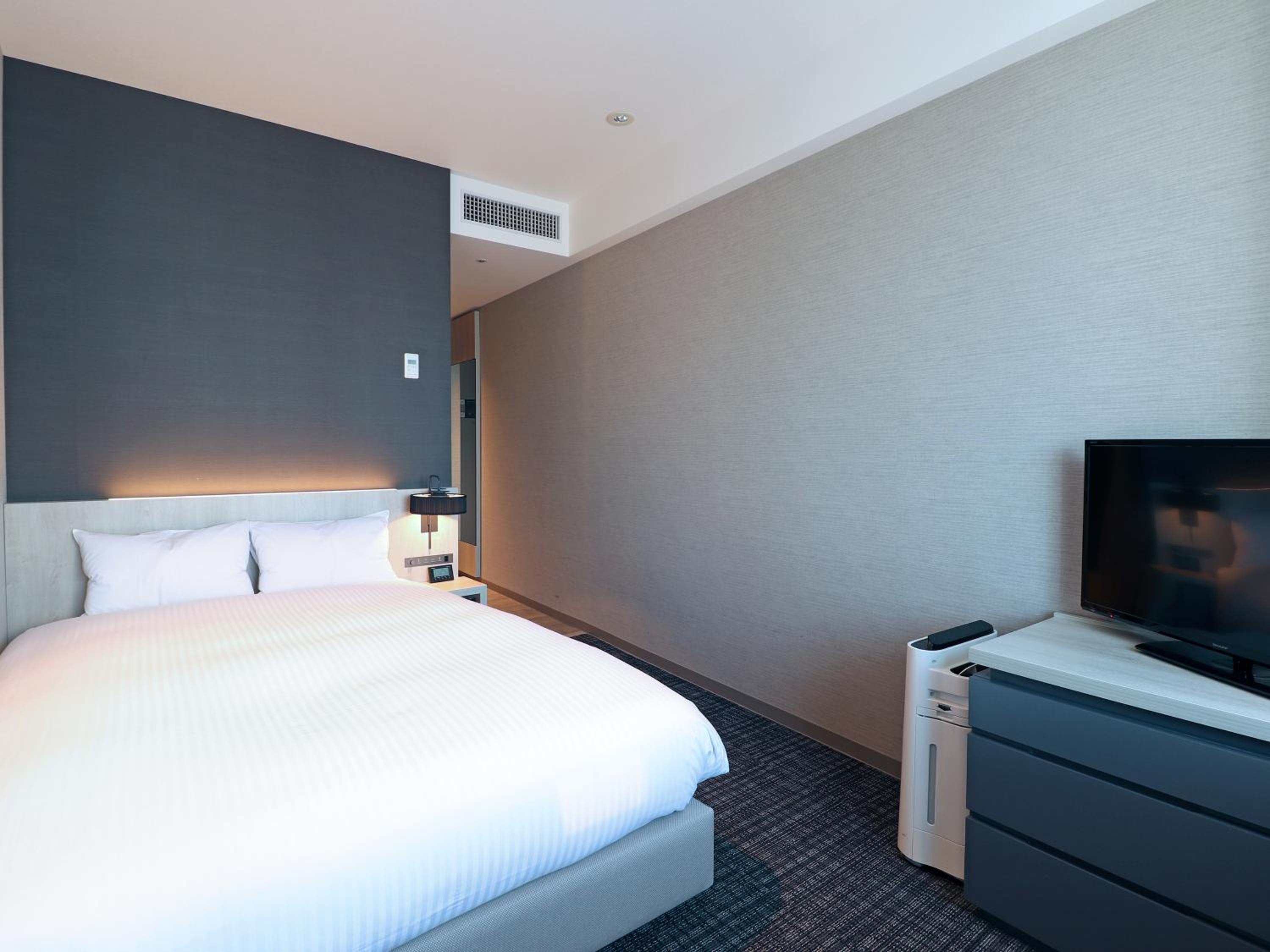 Economy Double Room thumbnail 6