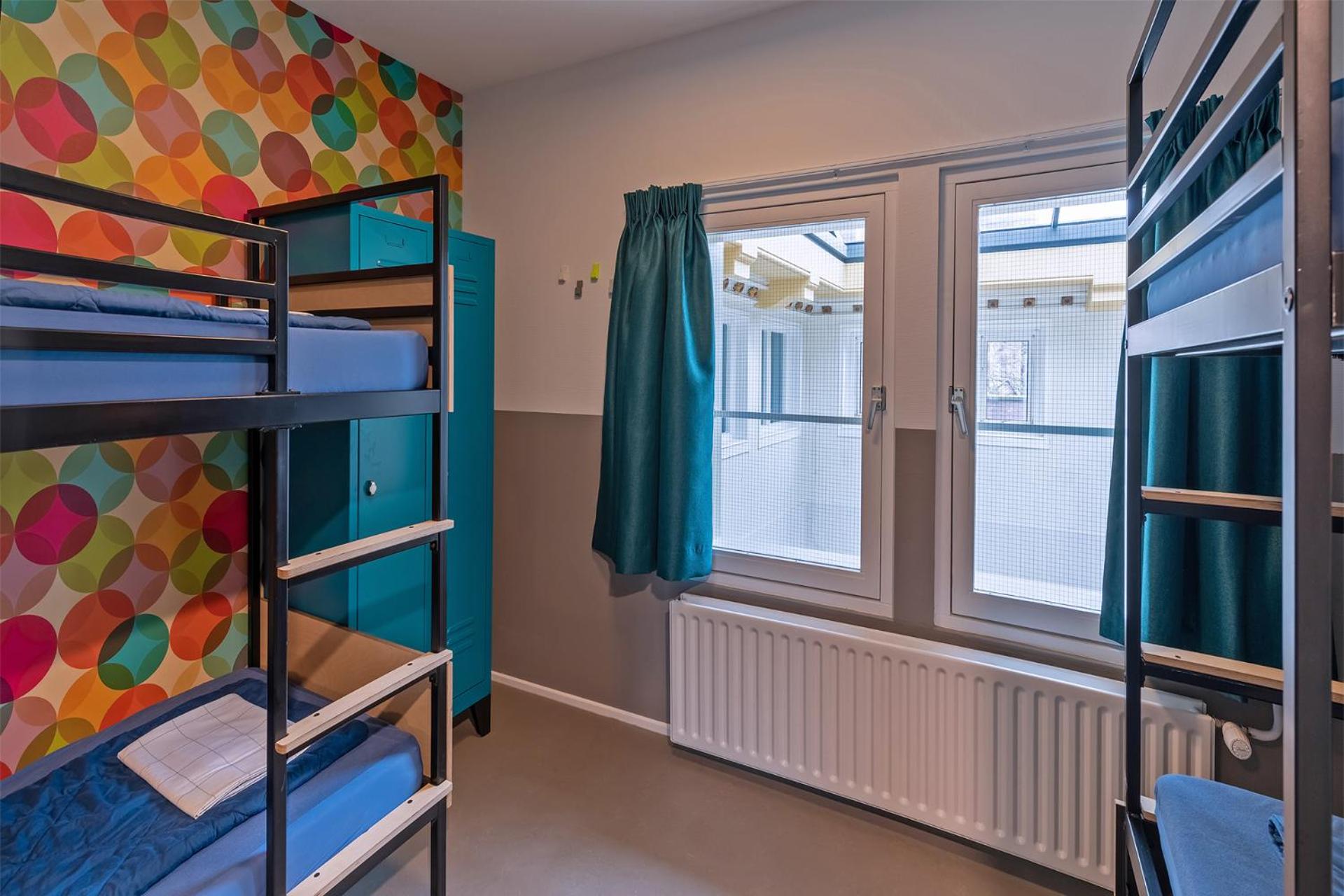Quadruple Room with Private Bathroom and Shower - Photo 4