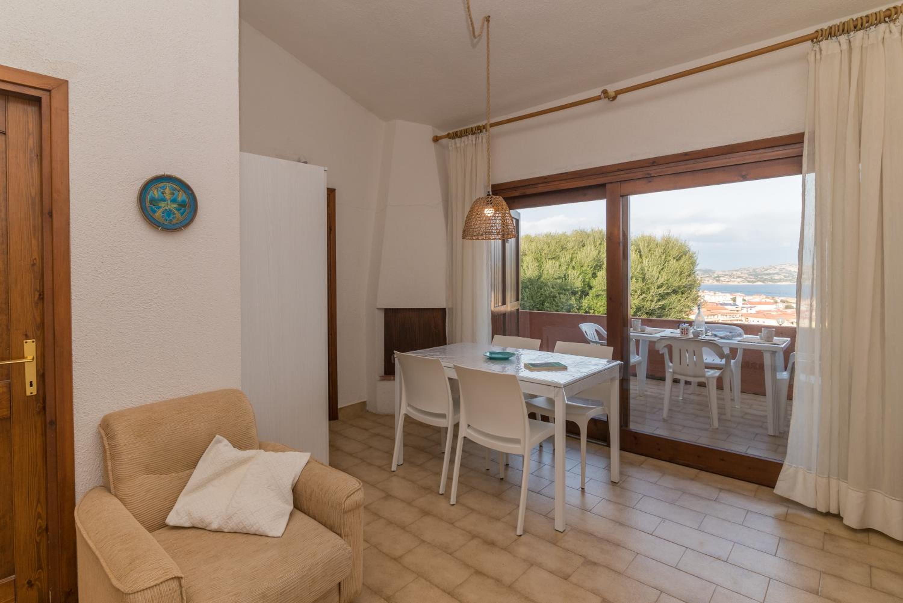 Two-Bedroom Deluxe Apartment with Ocean View photo 1