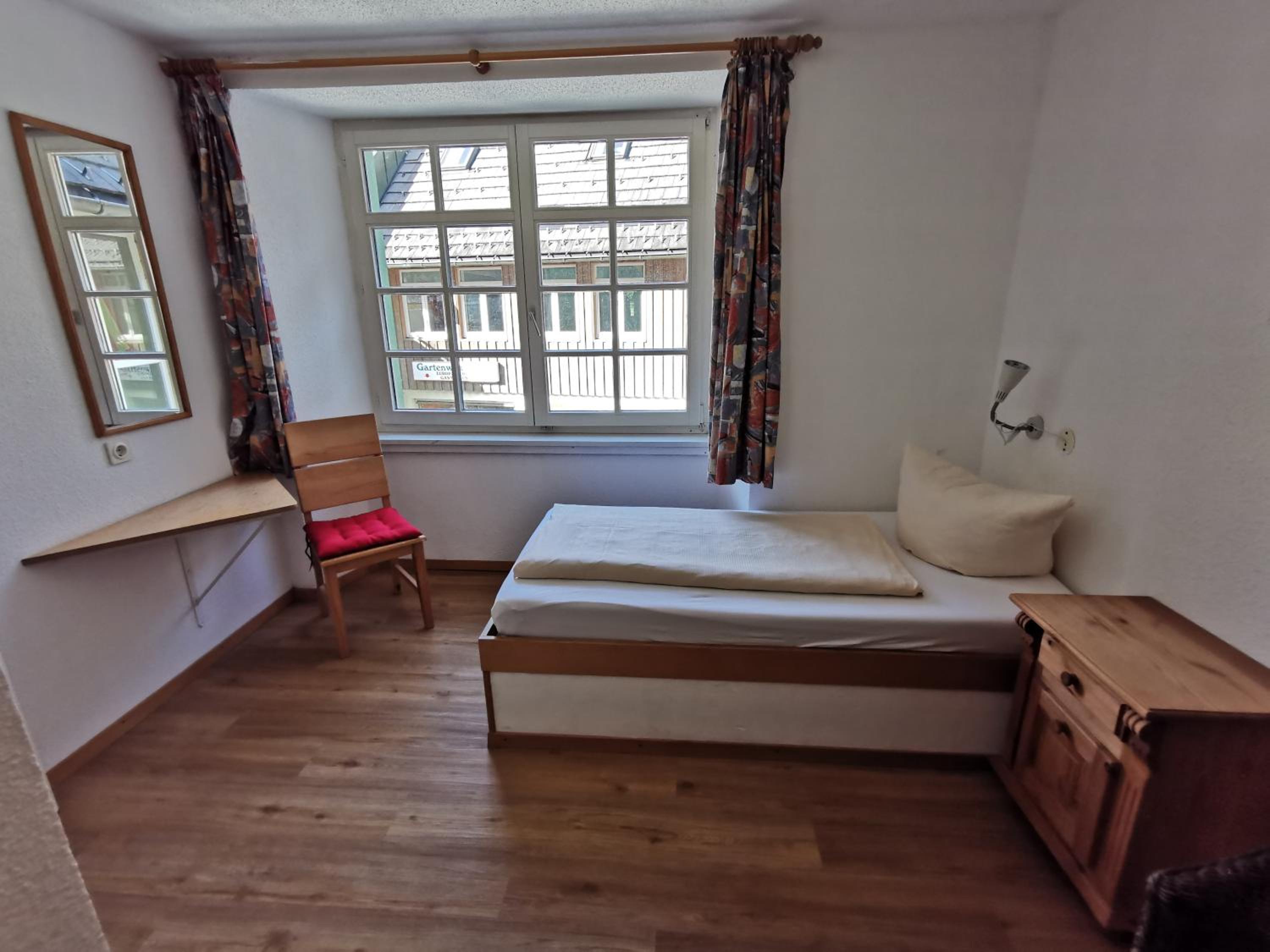 Single Room With Shared Bathroom photo 2