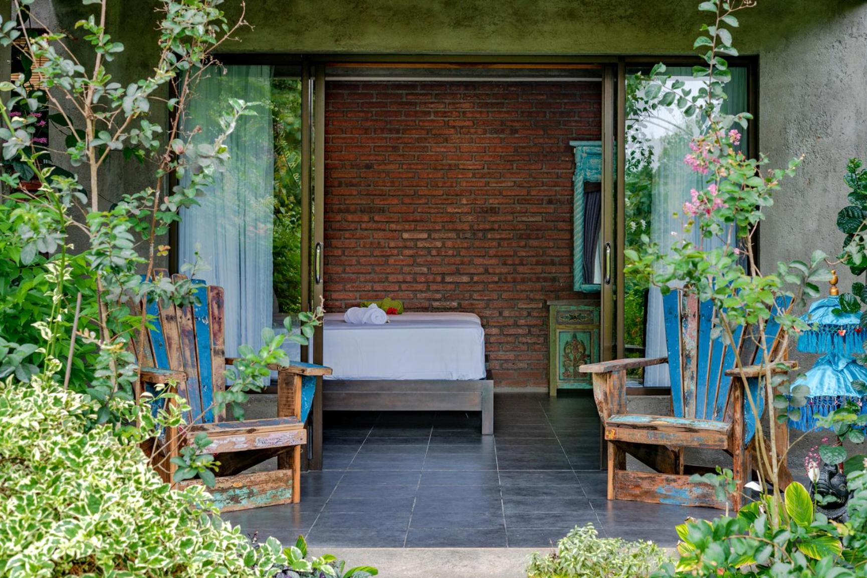Standard Twin Room with Garden View
