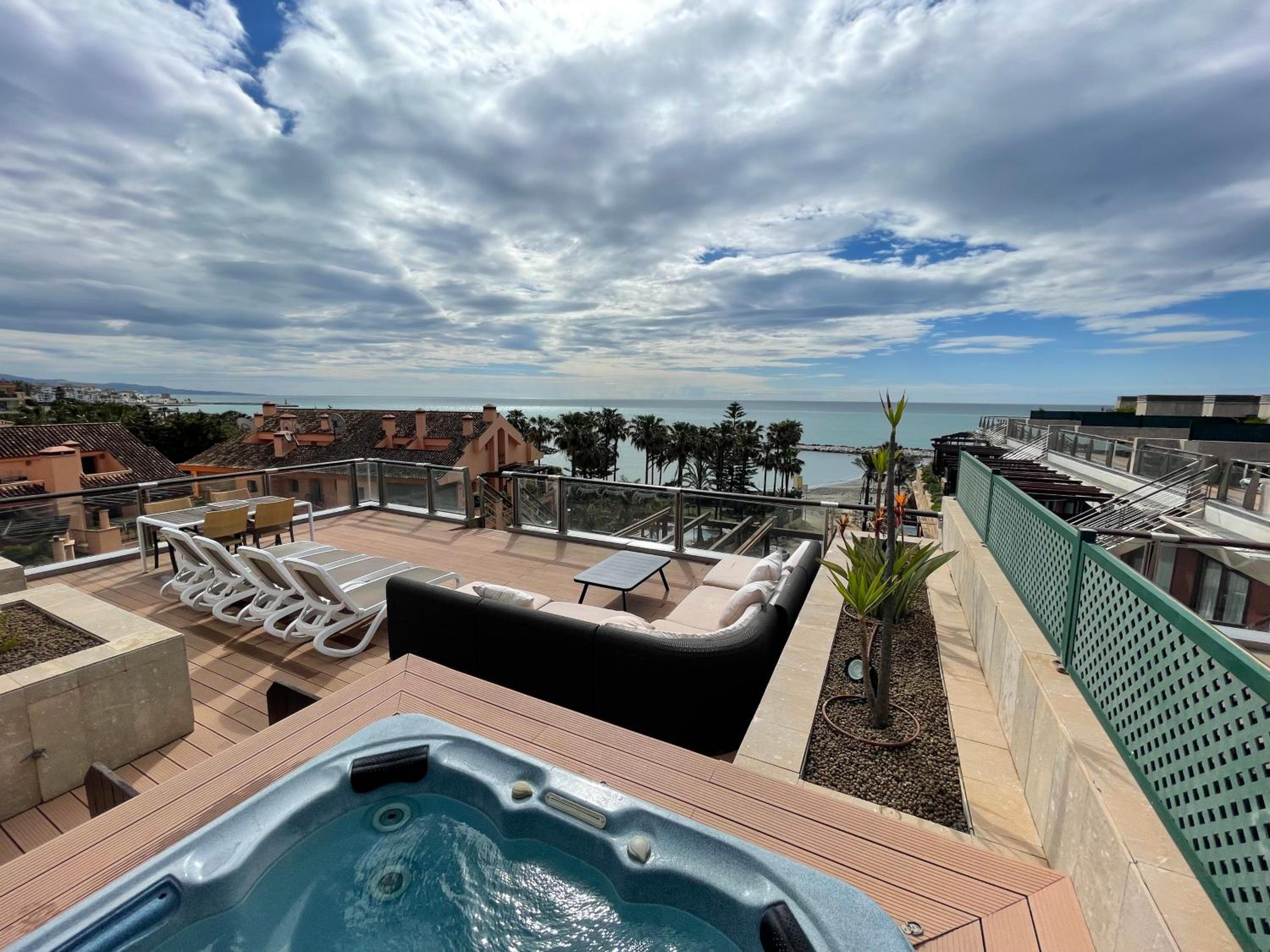 Deluxe Marina Penthouse thumbnail 5