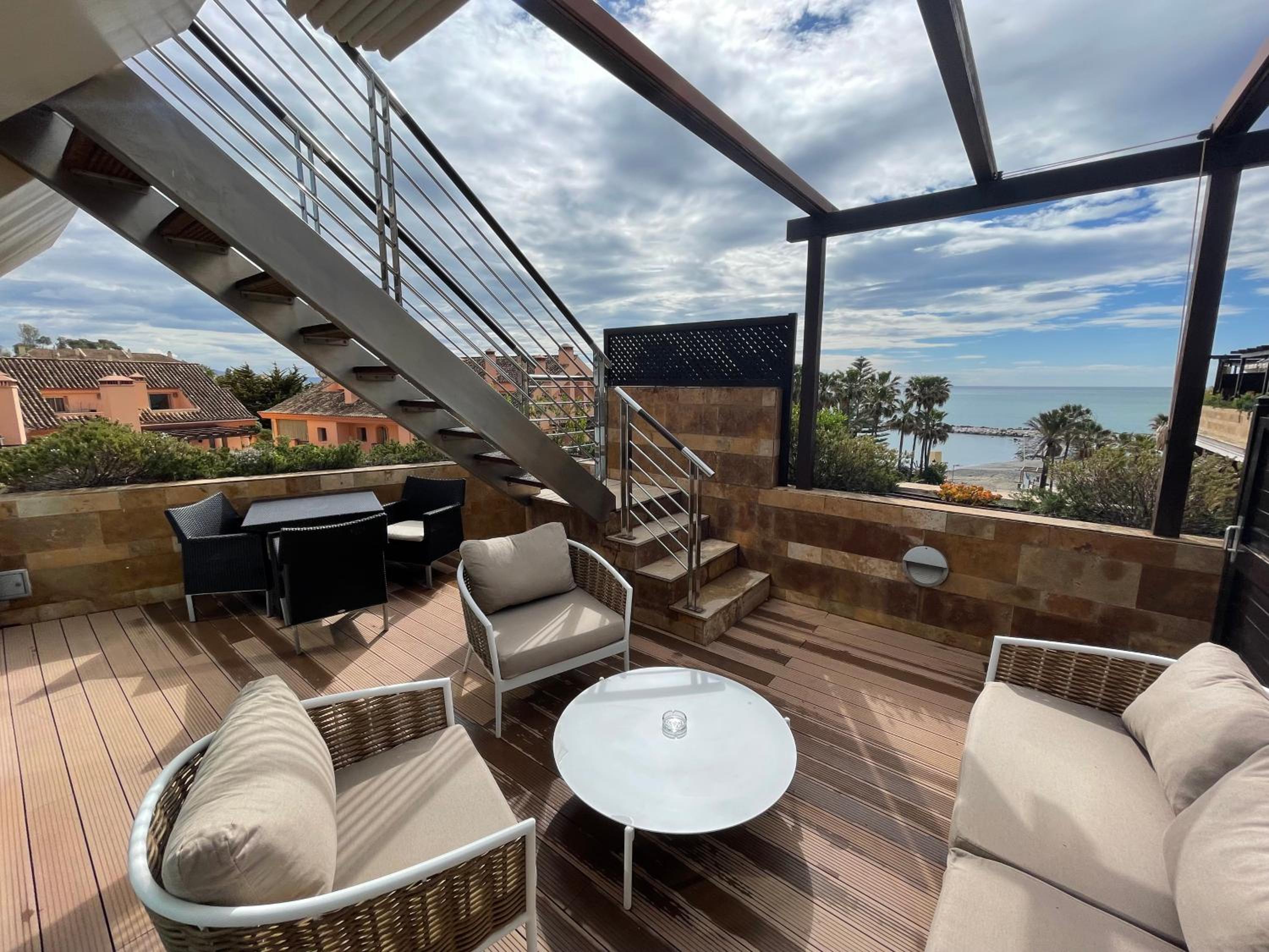 Deluxe Marina Penthouse thumbnail 6