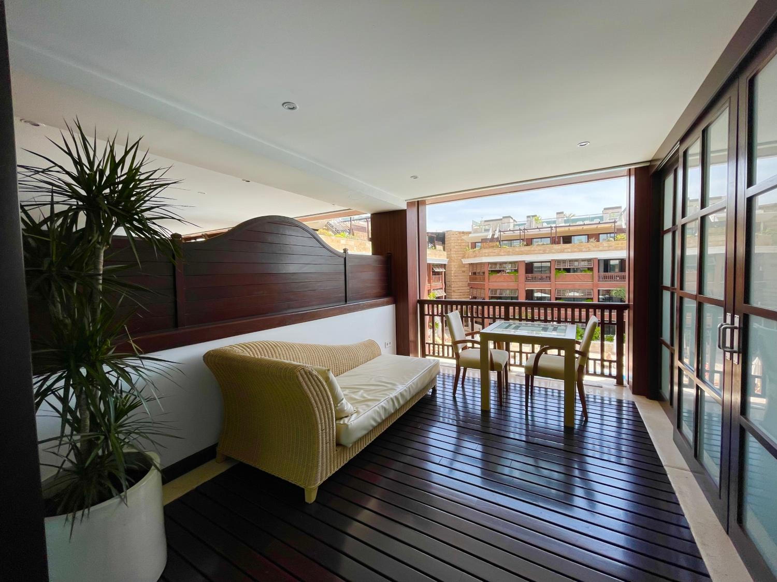 Premium Double Room thumbnail 6