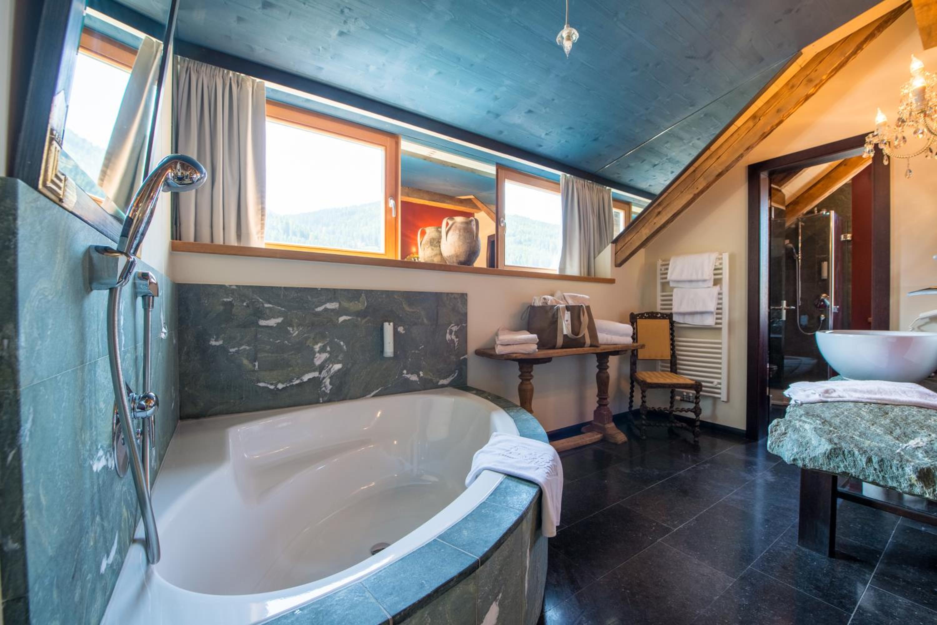 Two-Bedroom Suite - Photo 2