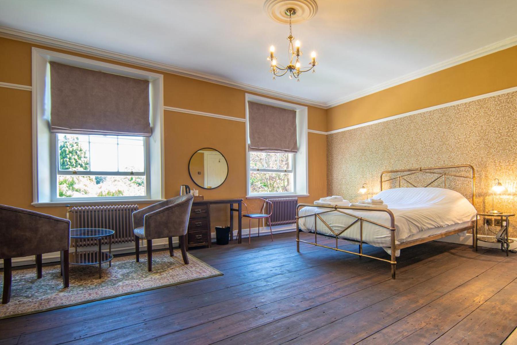 Deluxe King Room - Photo 2