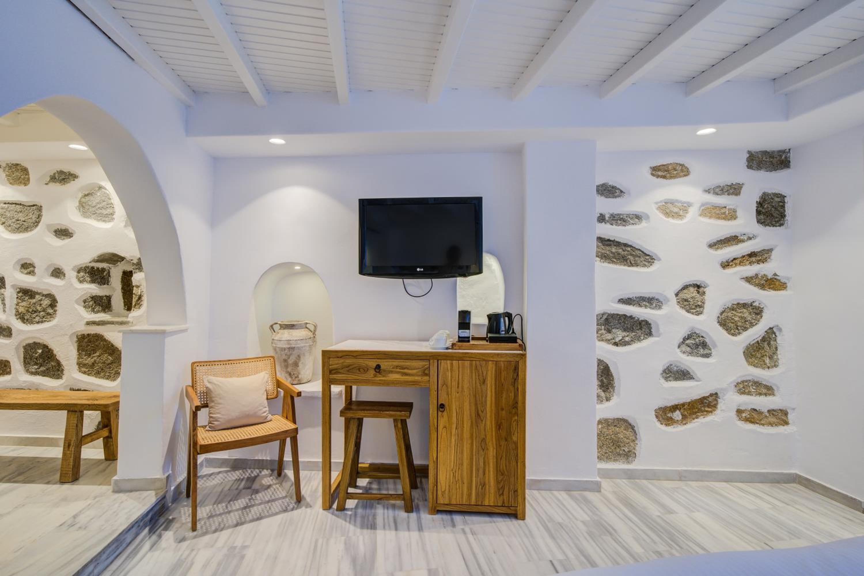 Quadruple Room with Sea View - Photo 5