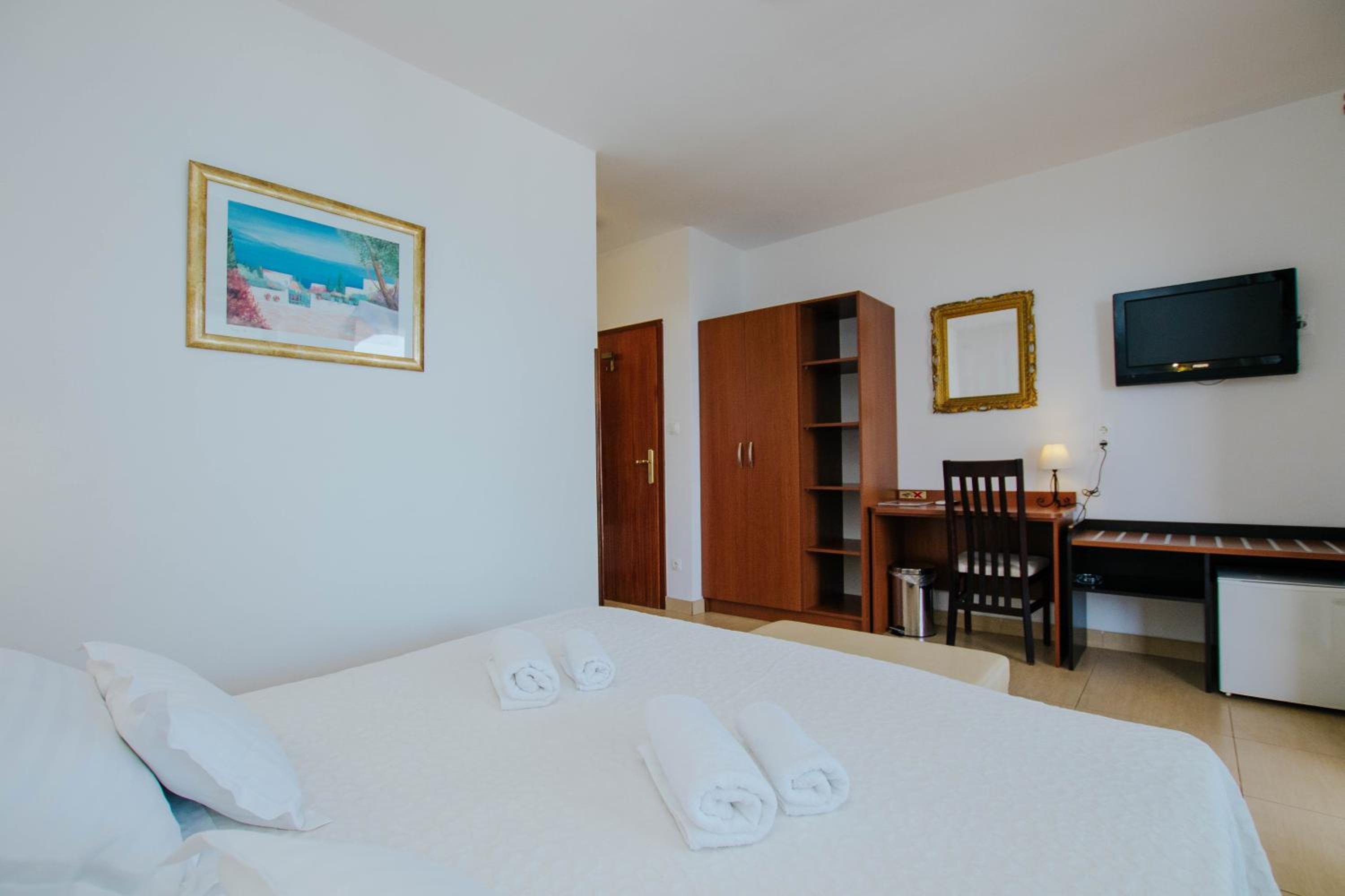 Superior Double Room with Terrace and Sea view  - Photo 2