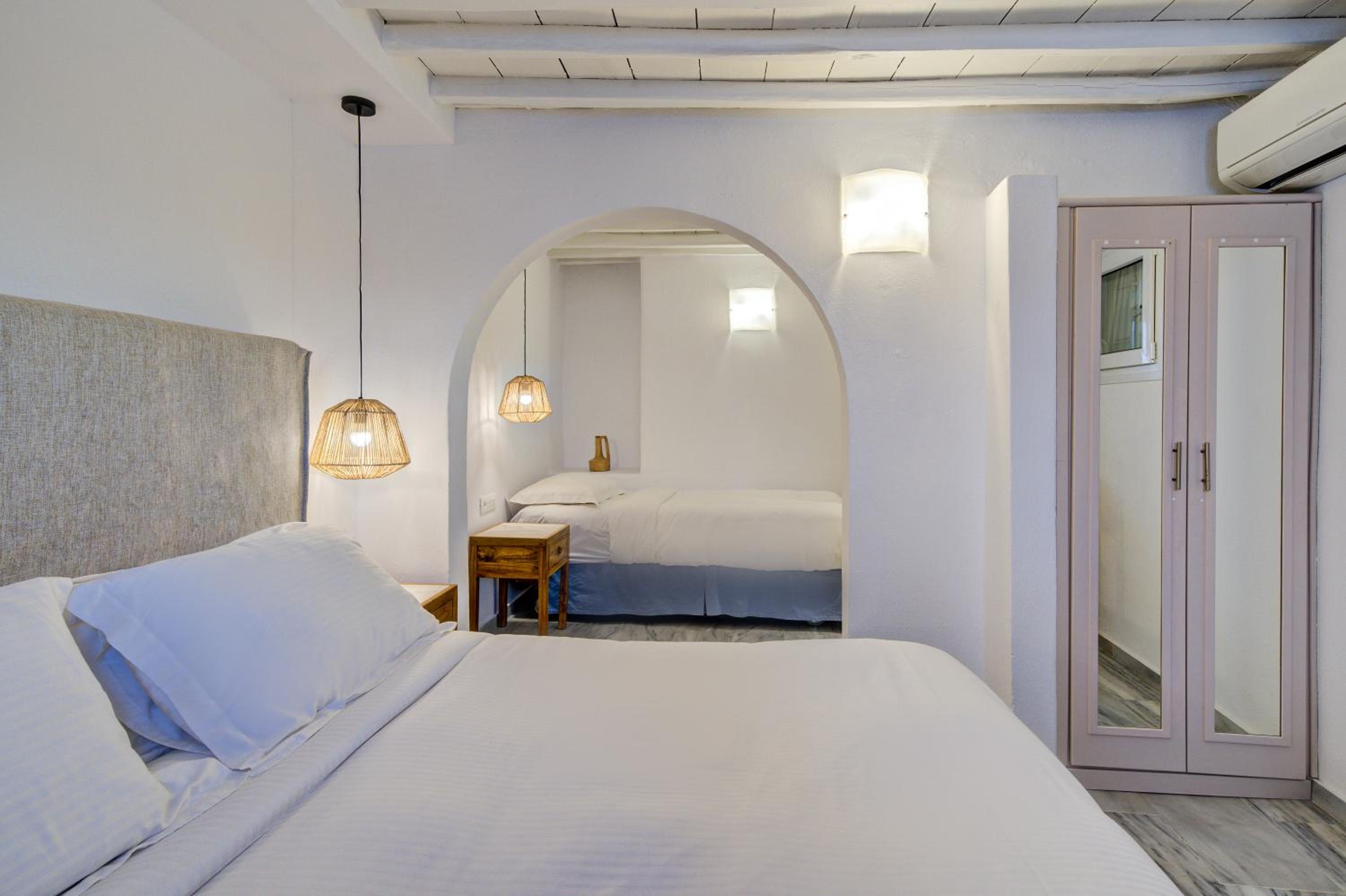 Economy Triple Room - Photo 5