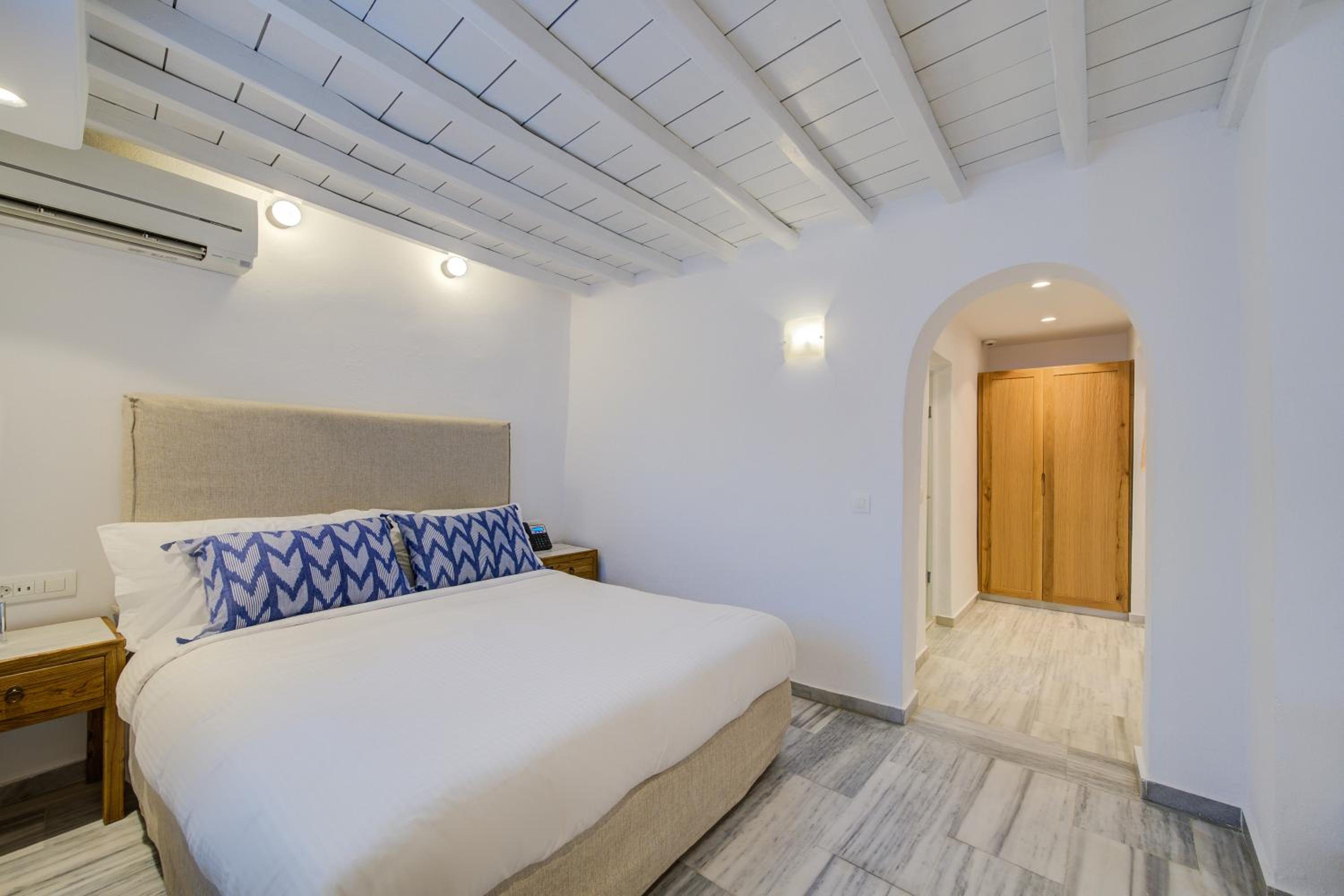 Economy Triple Room - Photo 2