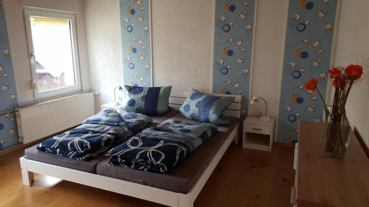 Six-Bedroom House photo 1