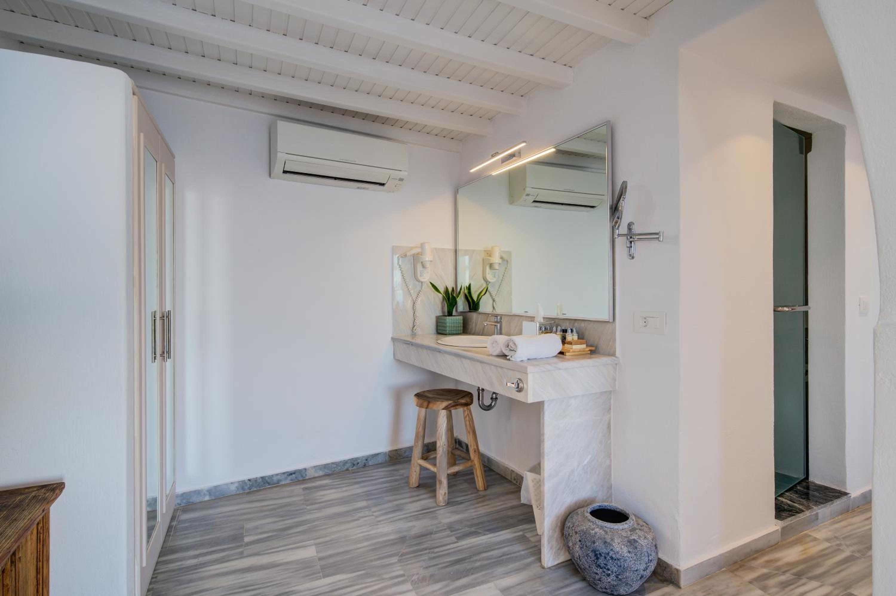 Deluxe Double Room with Sea View - Photo 5