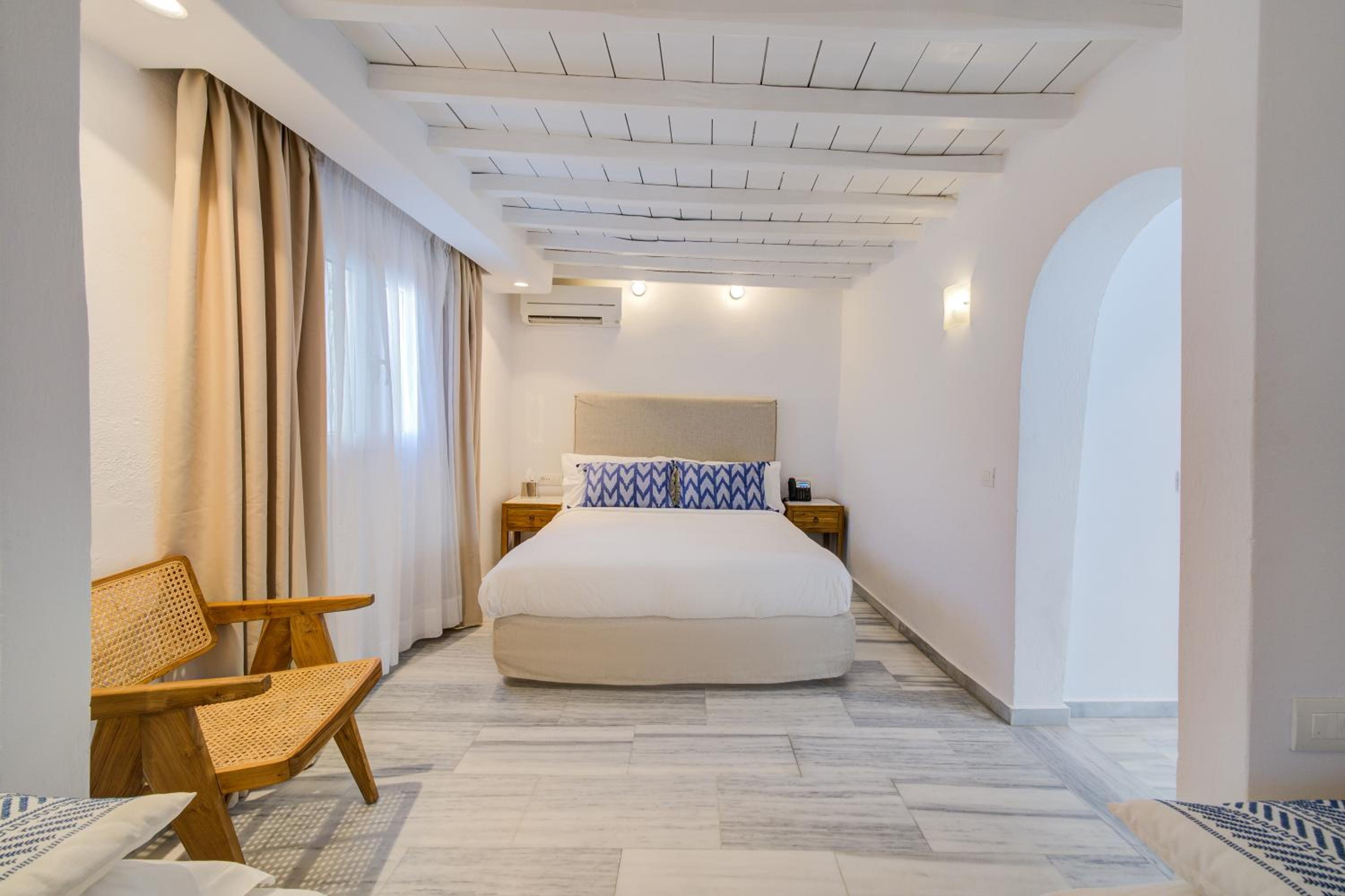 Economy Triple Room - Photo 3