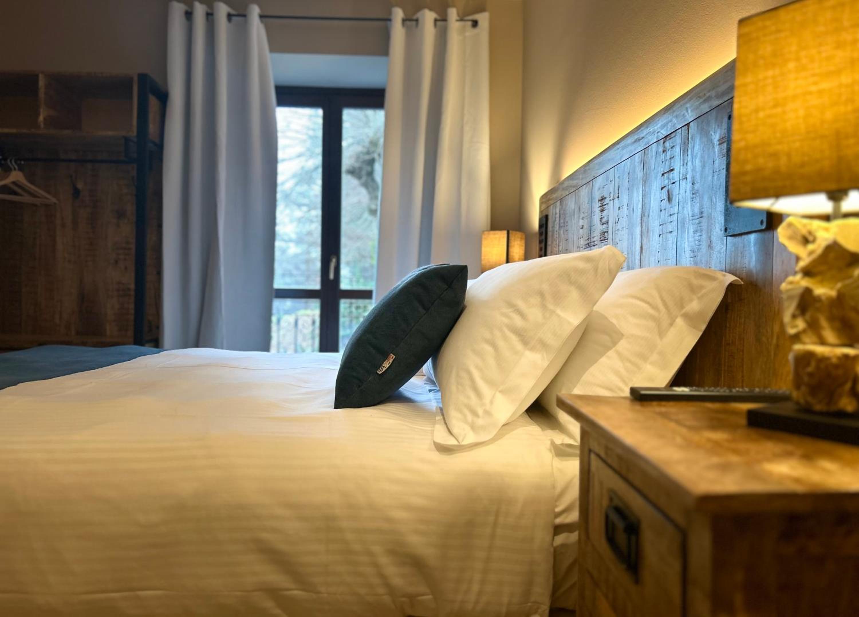 Budget Double Room - Photo 10