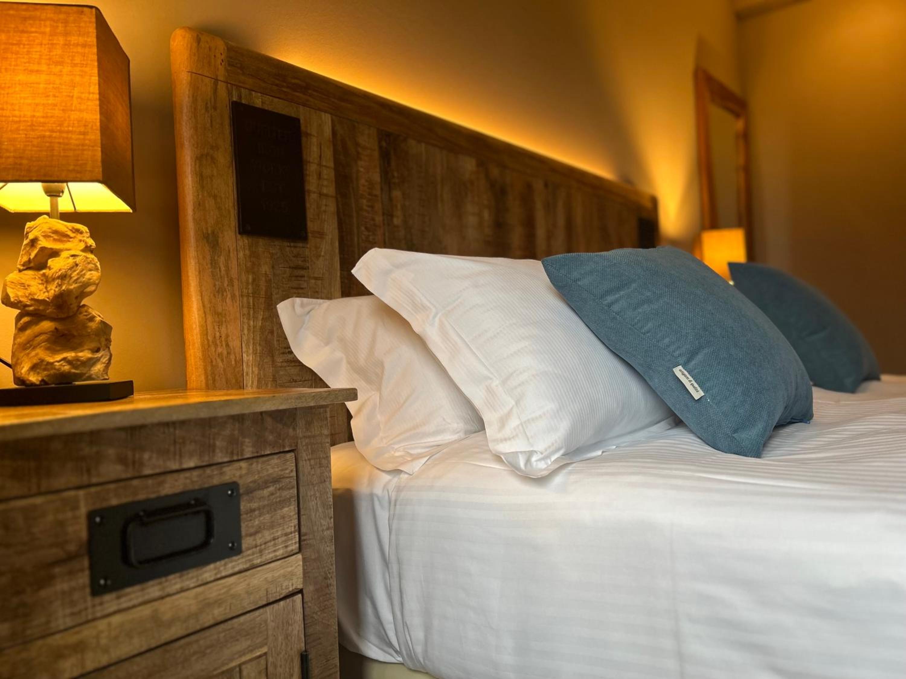Budget Double Room - Photo 11