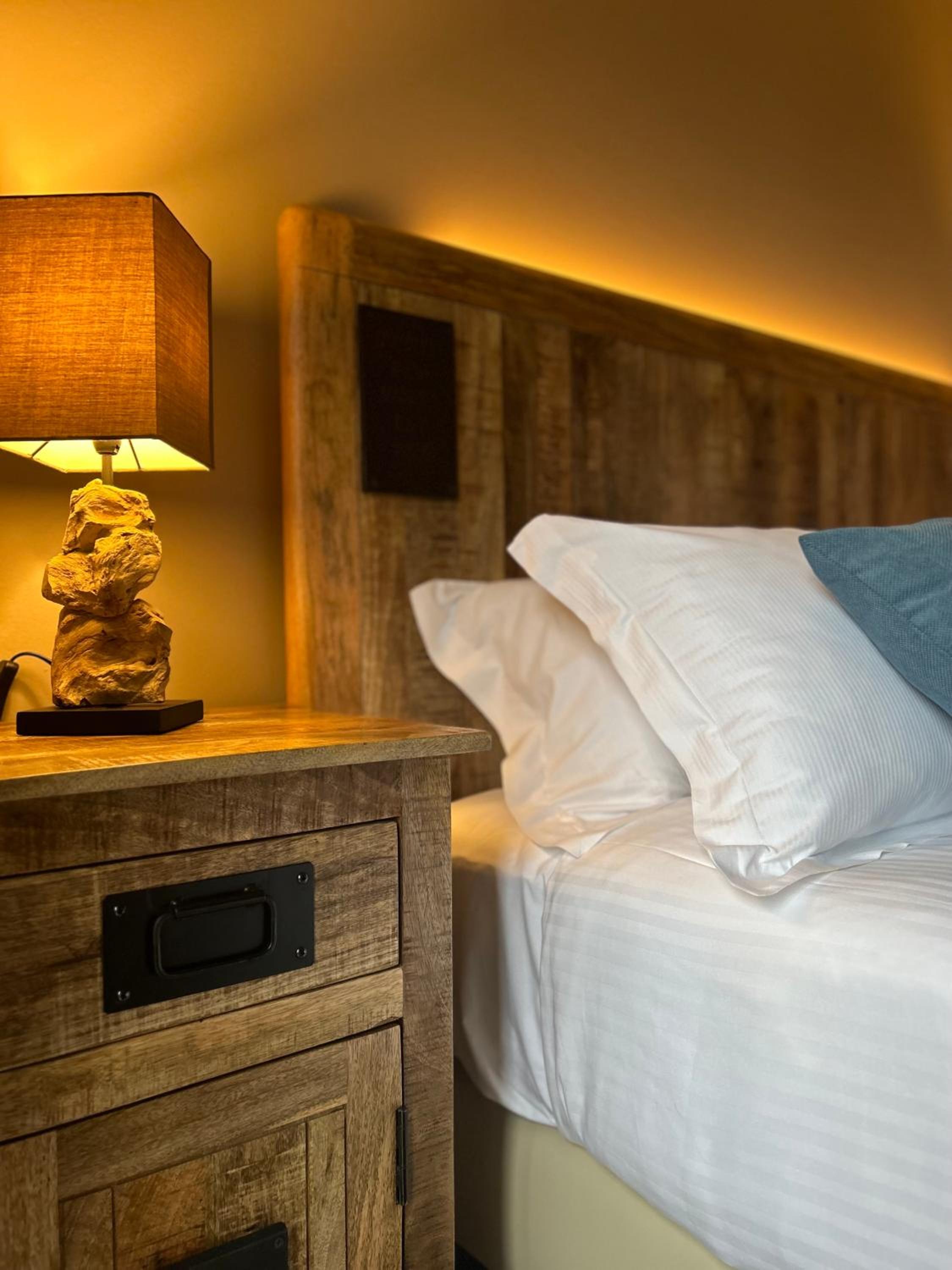 Budget Double Room - Photo 13