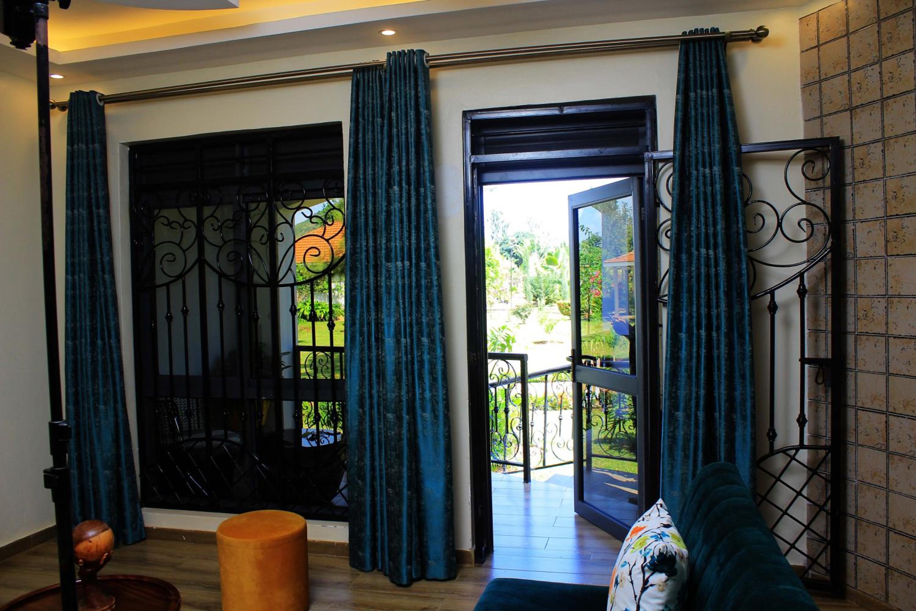 Queen Room With Two Queen Beds photo 3