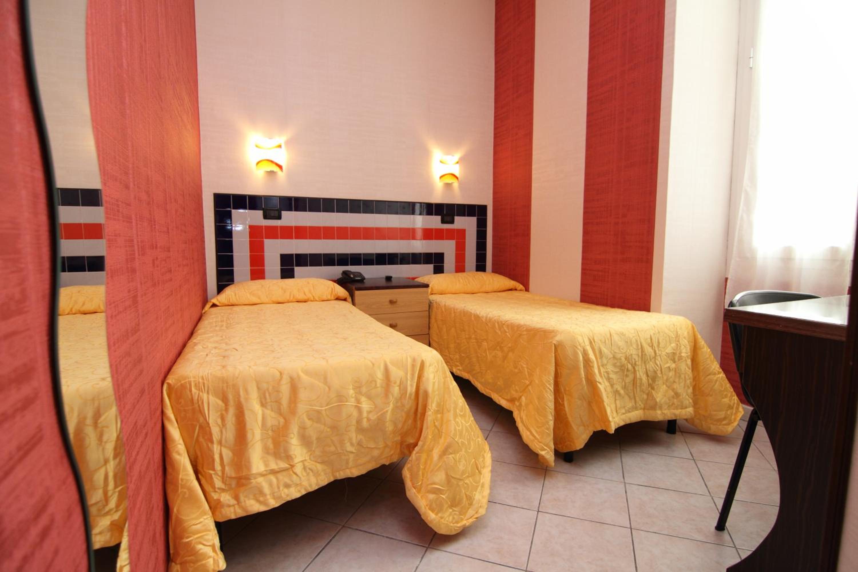 Twin Room - Photo 2