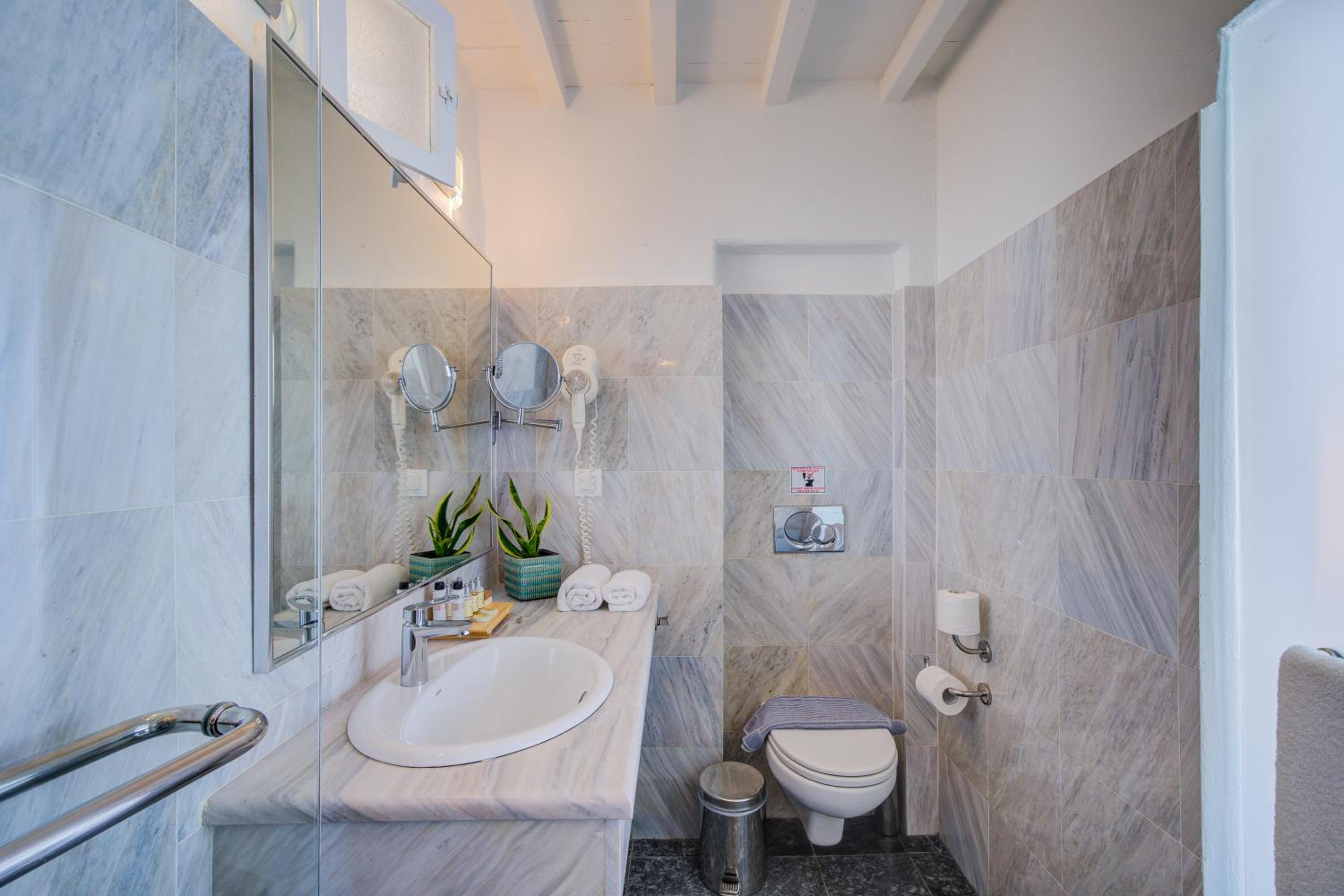 Standard Double Room - Photo 2