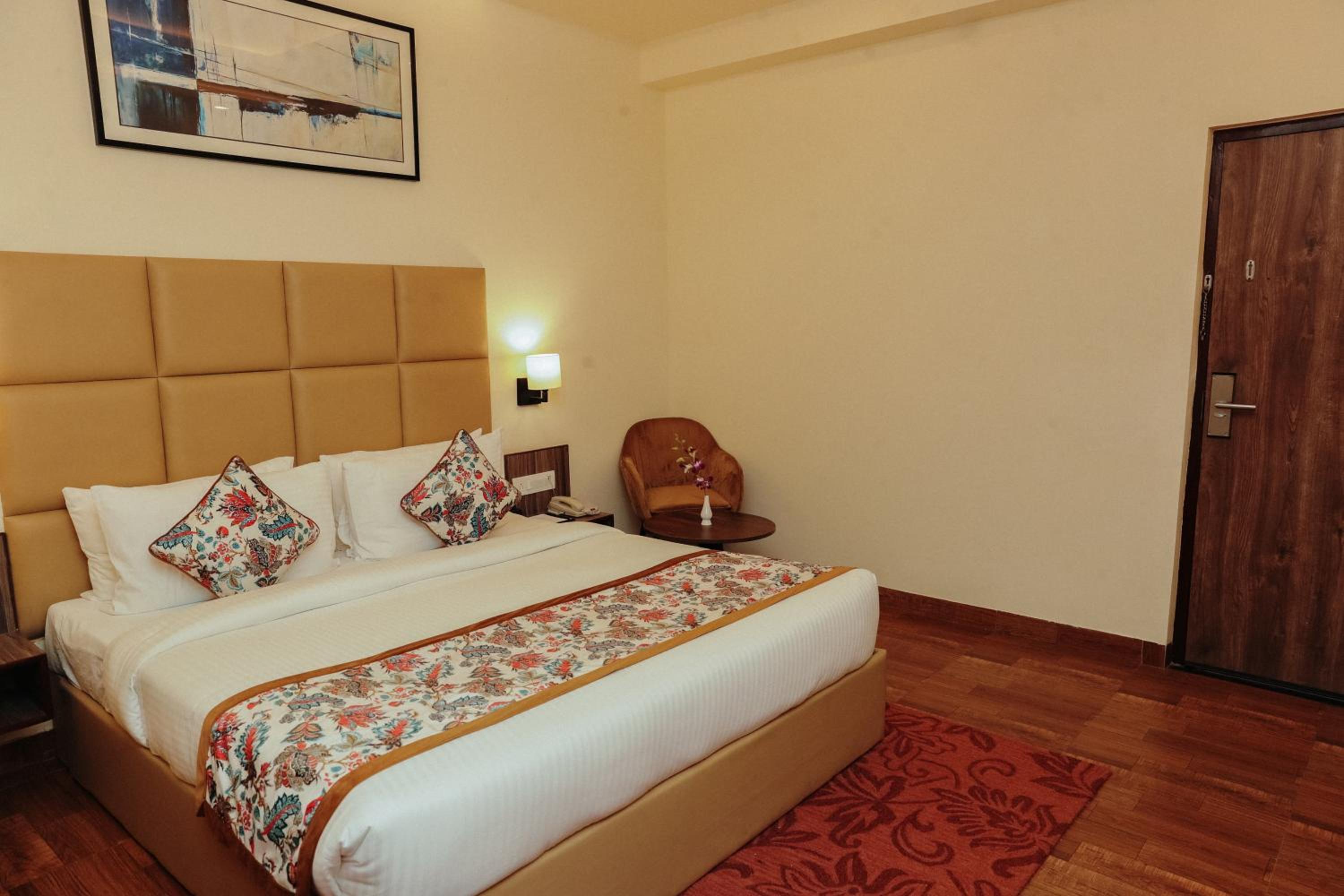 Standard Room- Enjoy 1+1 Happy Hours Mocktail Timing - 11am -7Pm - Photo 1
