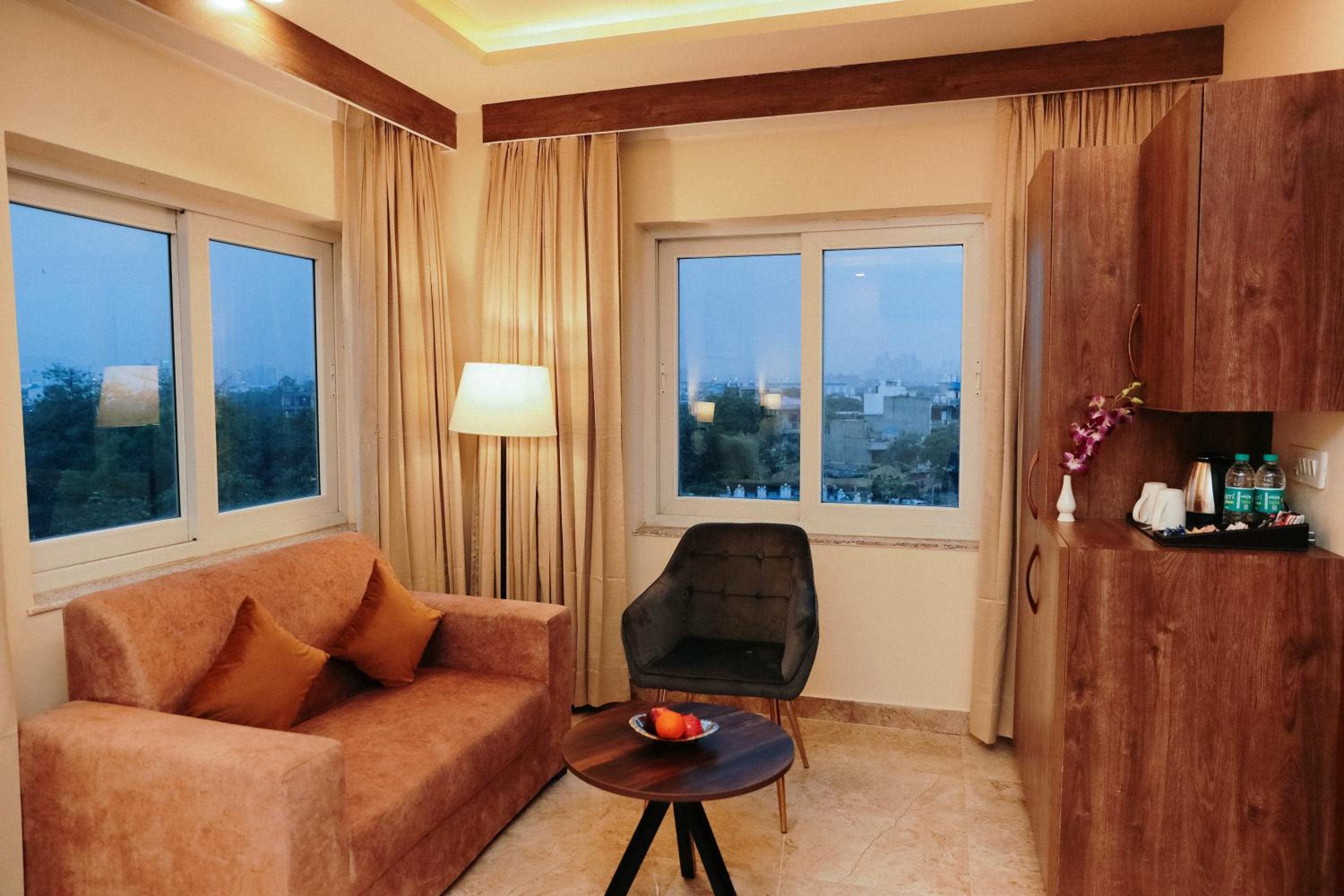 Executive Room - Enjoy 1+1 Happy Hours Mocktail Timing - 11am -7Pm - Photo 5