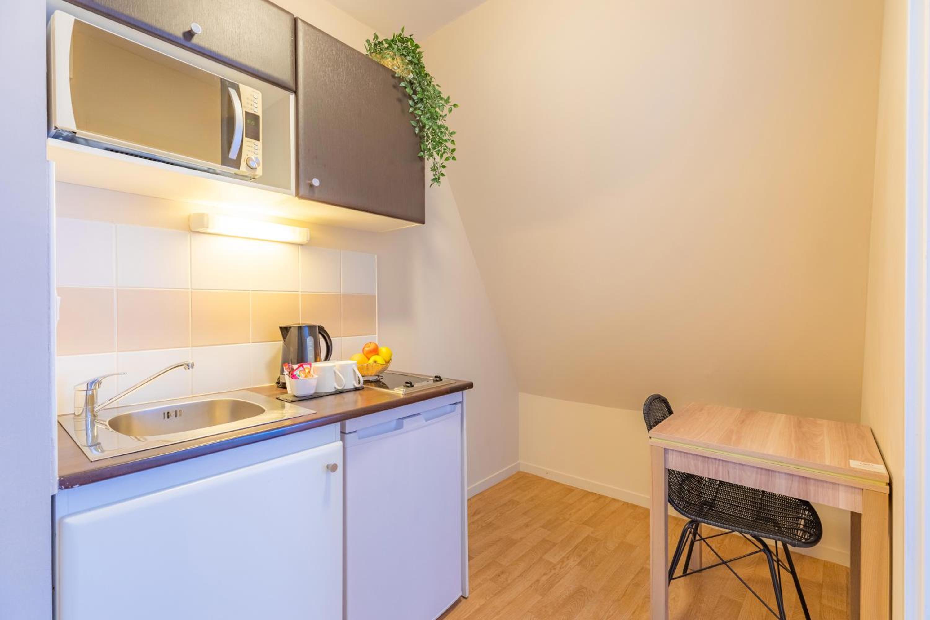 Studio Apartment - Photo 3