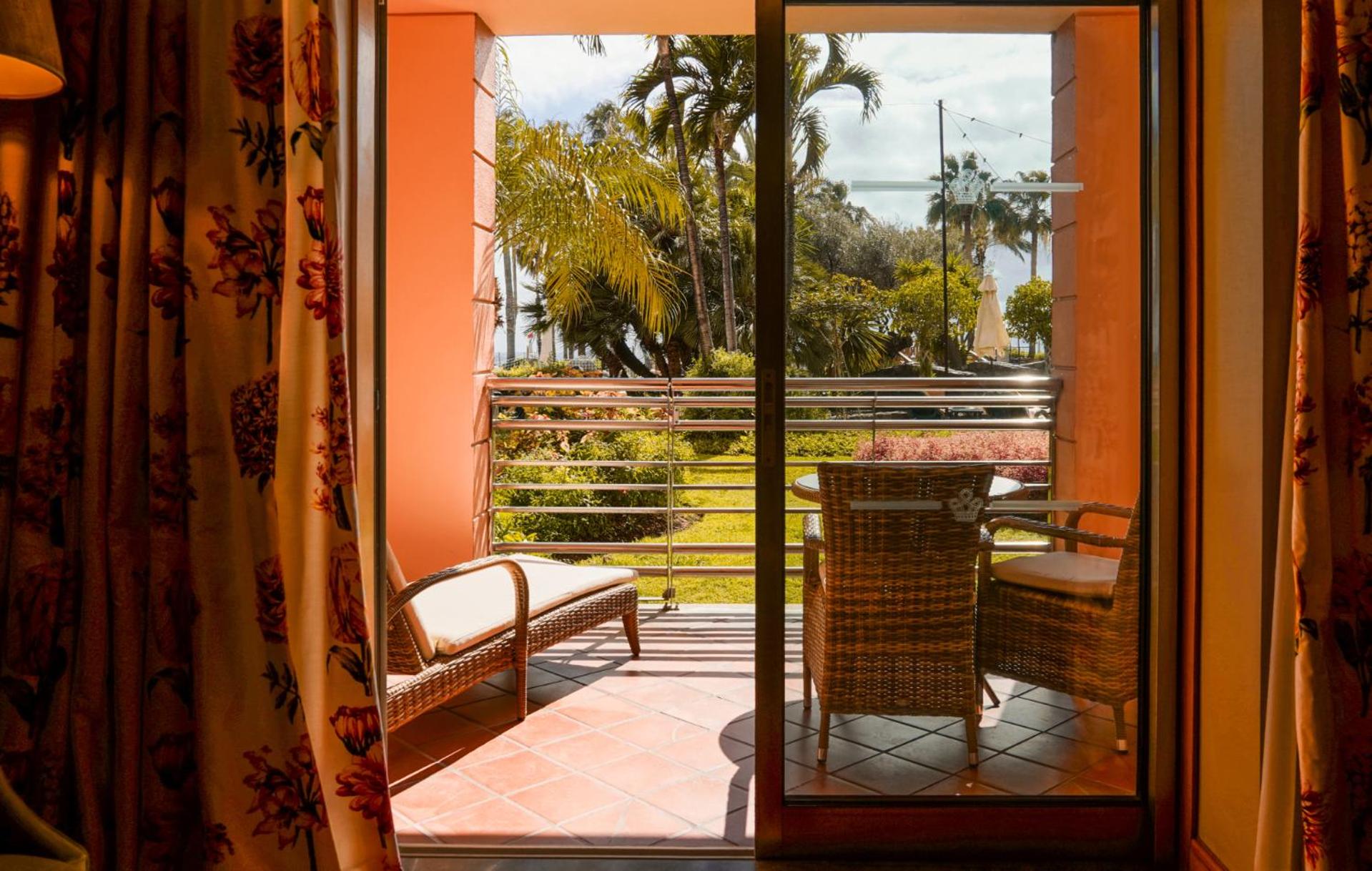 Double or Twin Room with Garden View - Photo 4