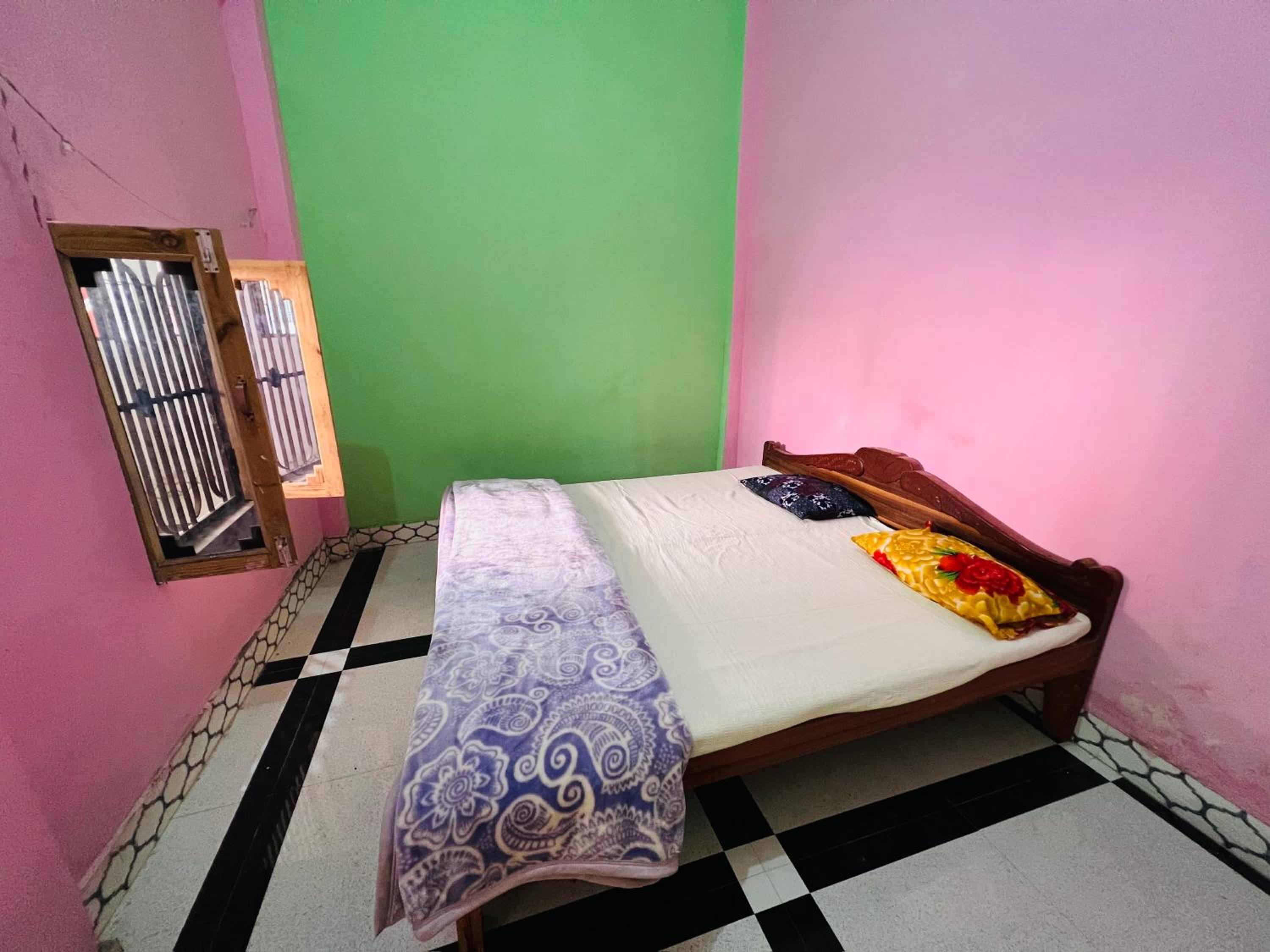 Budget Double Room photo 2