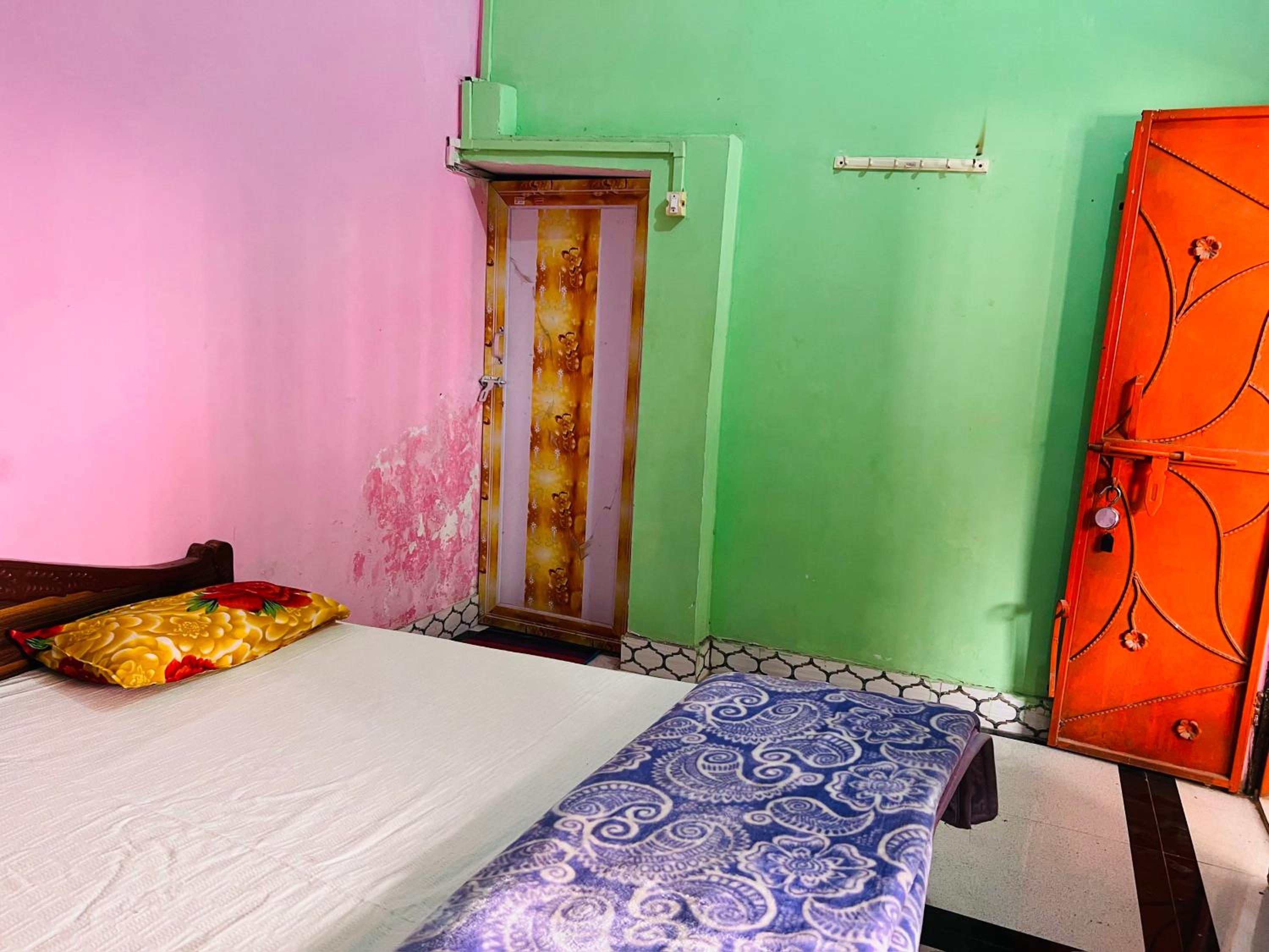 Budget Double Room photo 3