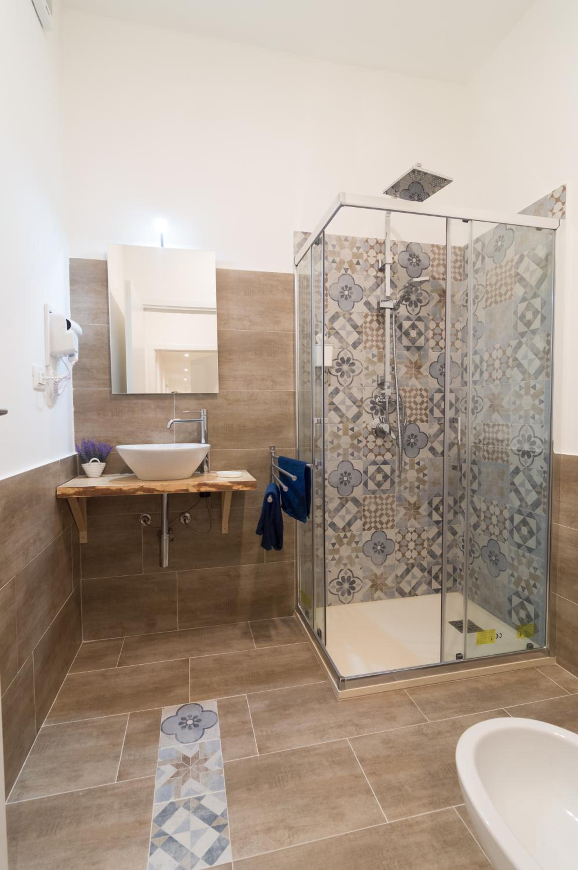 Double Room with Private Bathroom - Photo 3