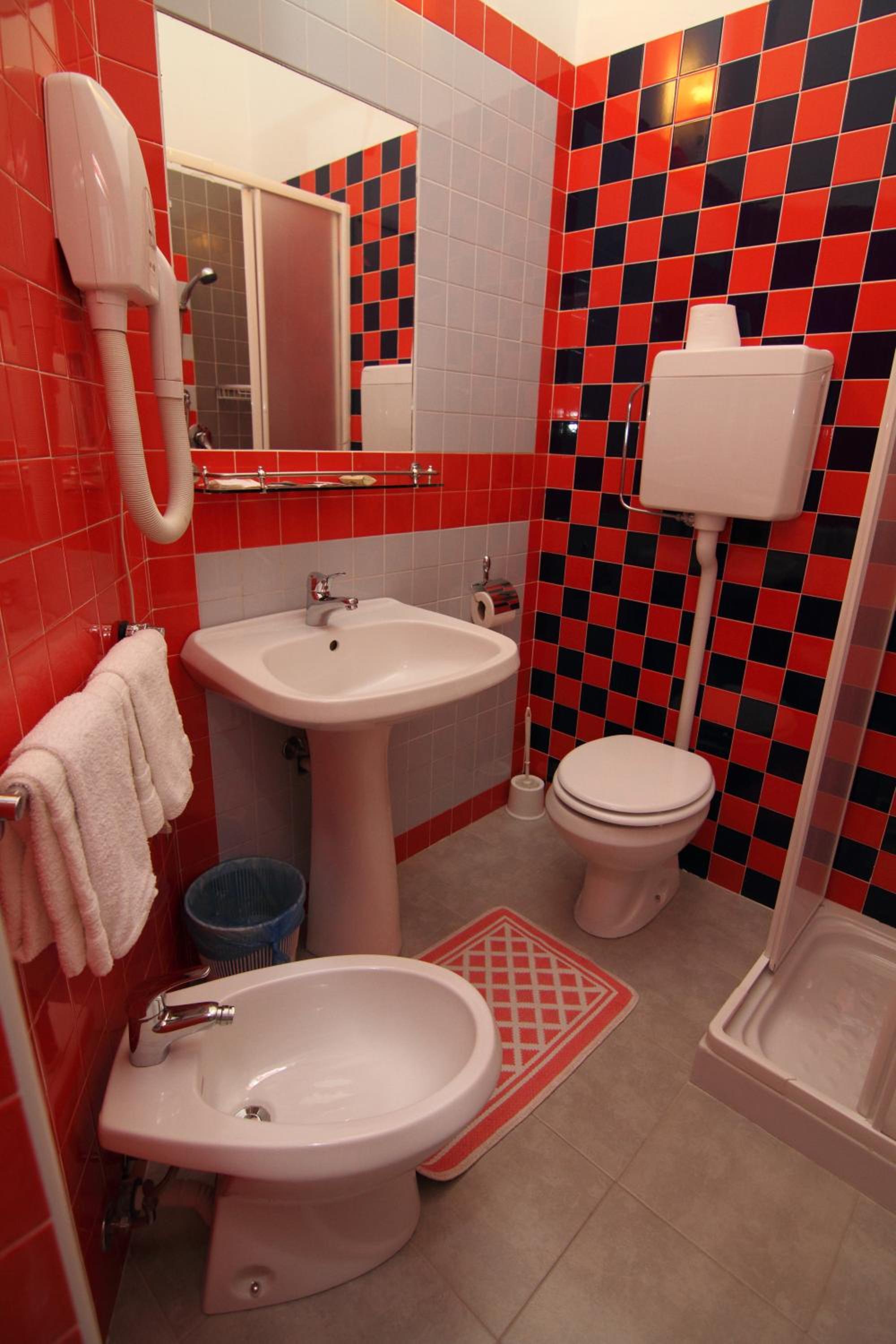 Twin Room - Photo 4